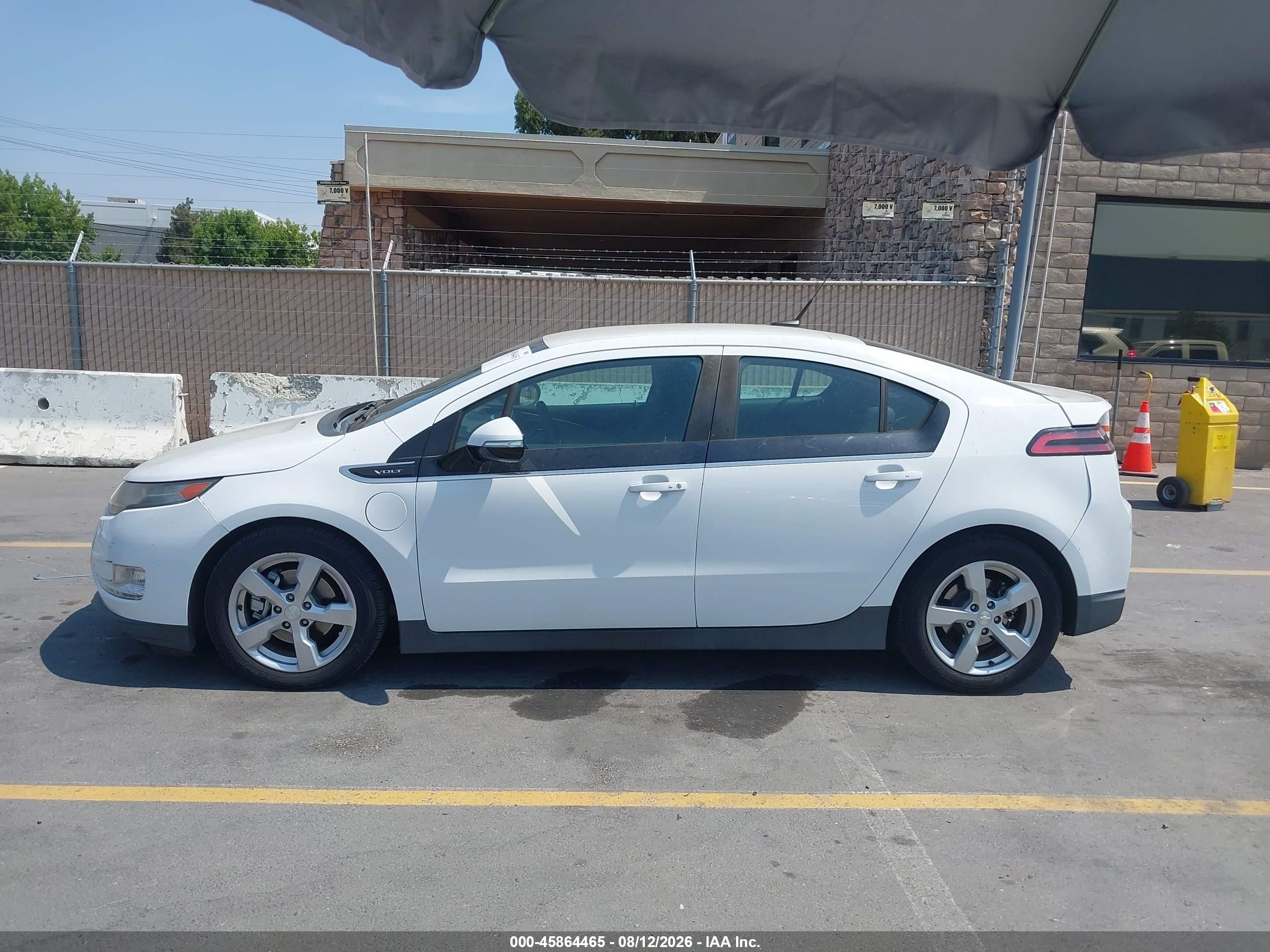 2013 Chevrolet Volt   White vin: 1G1RE6E4XDU122007