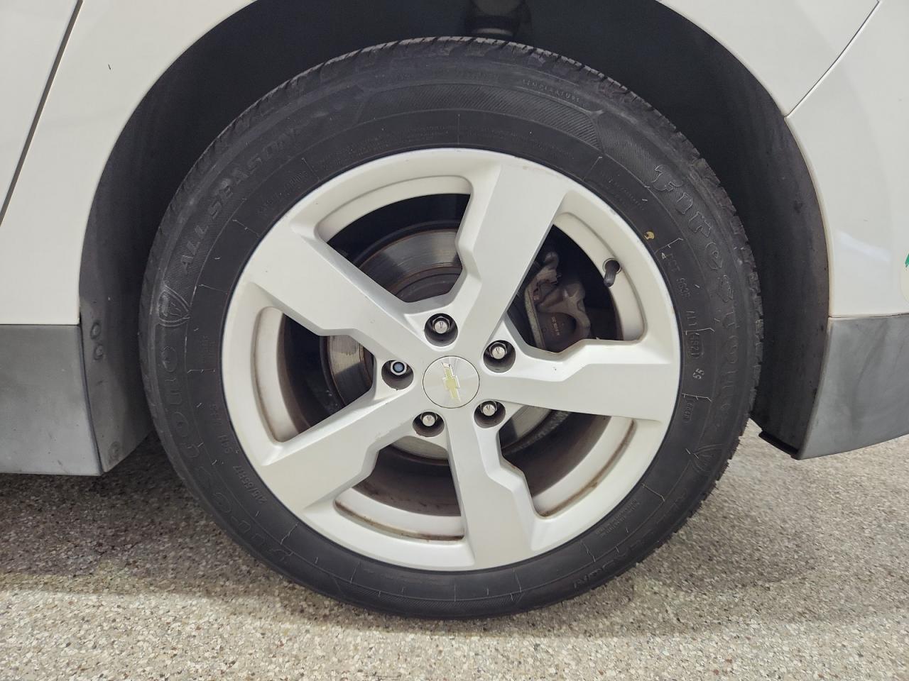 2014 Chevrolet Volt White vin: 1G1RE6E4XEU136958 Damage: Left Rear Wheel, Curb Rash, 3 To 4 Inches