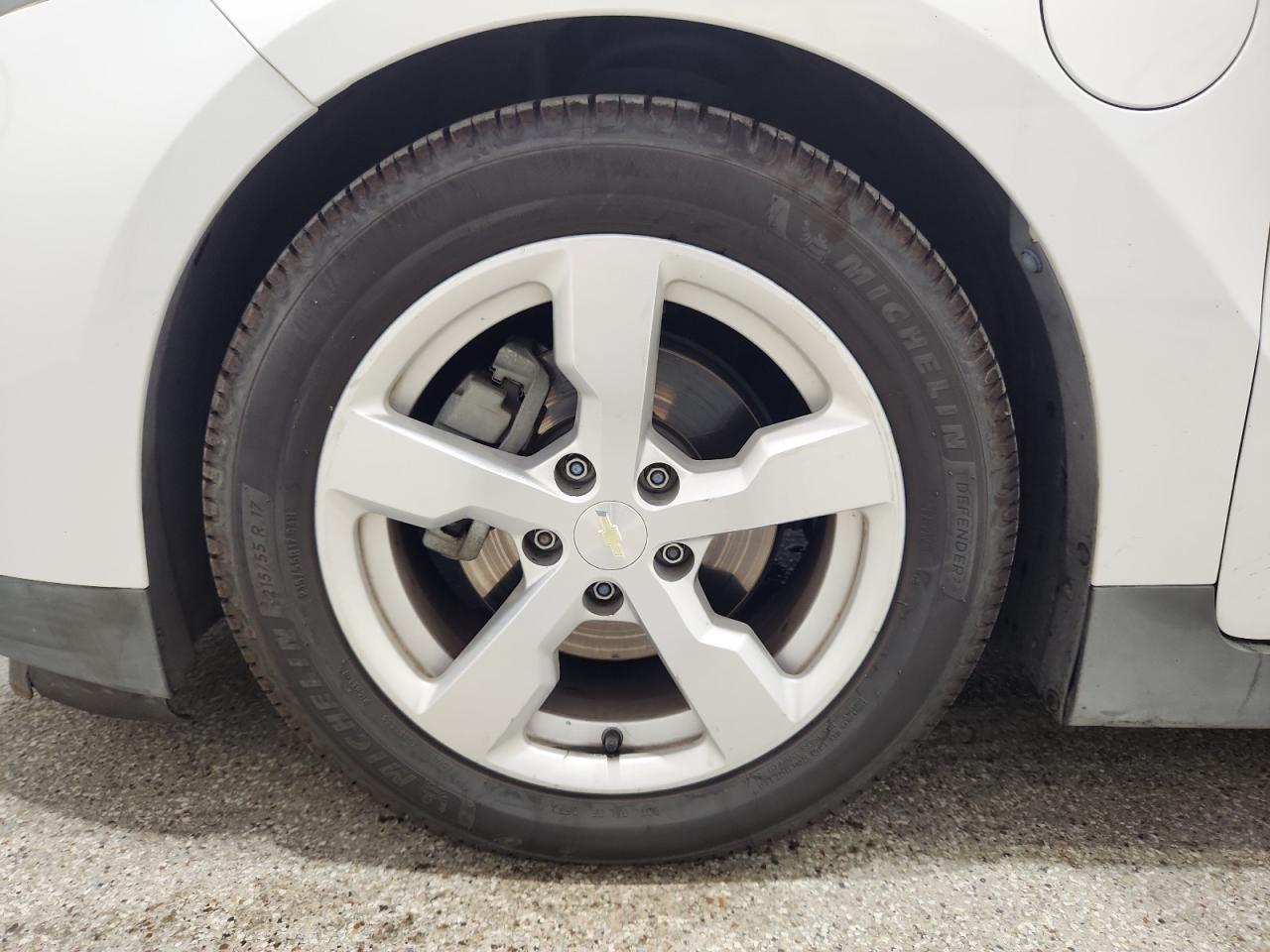 2014 Chevrolet Volt White vin: 1G1RE6E4XEU136958 Damage: Left Front Wheel, Curb Rash, 2 To 3 Inches