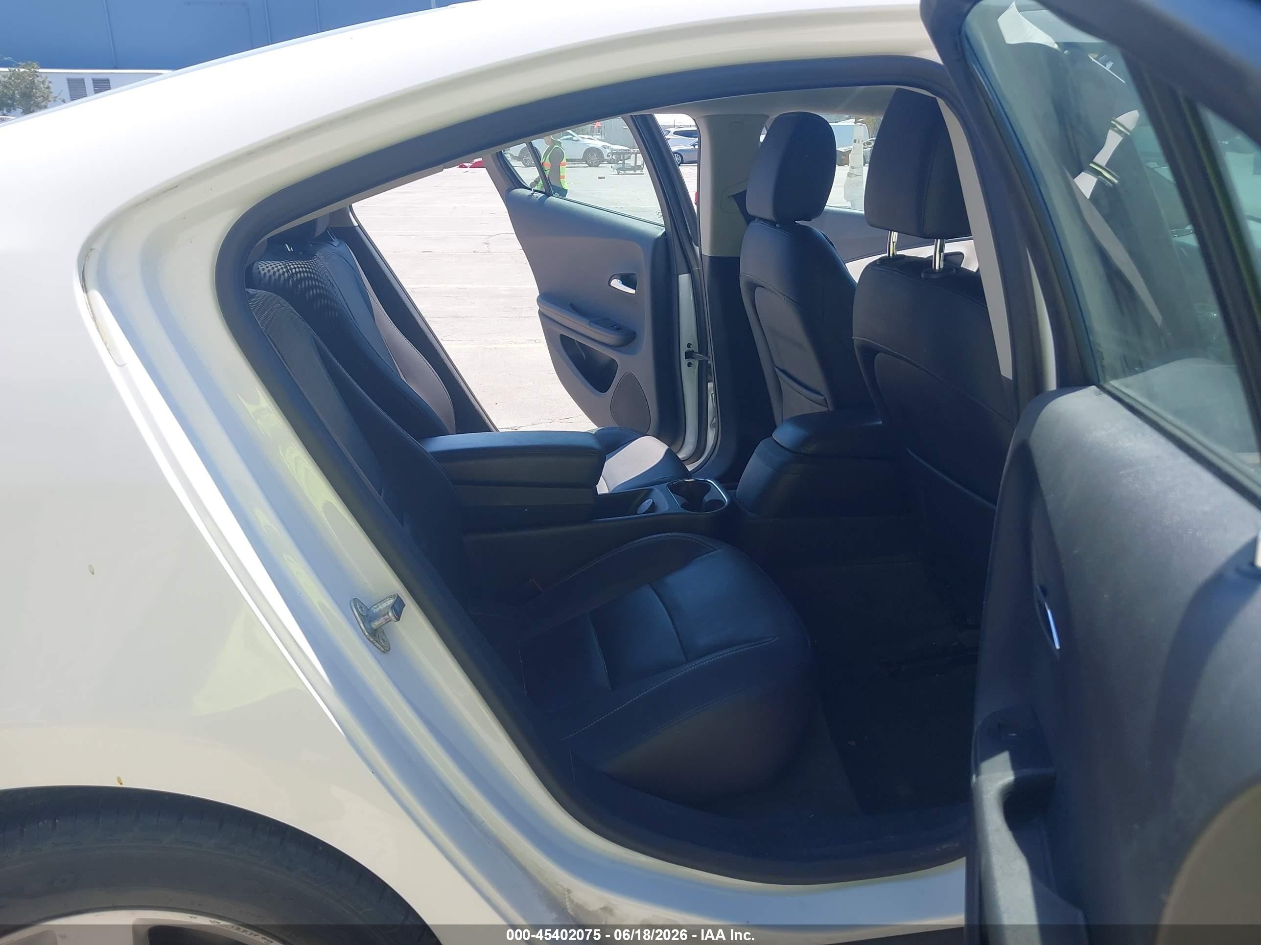 2014 Chevrolet Volt   White vin: 1G1RF6E42EU161396