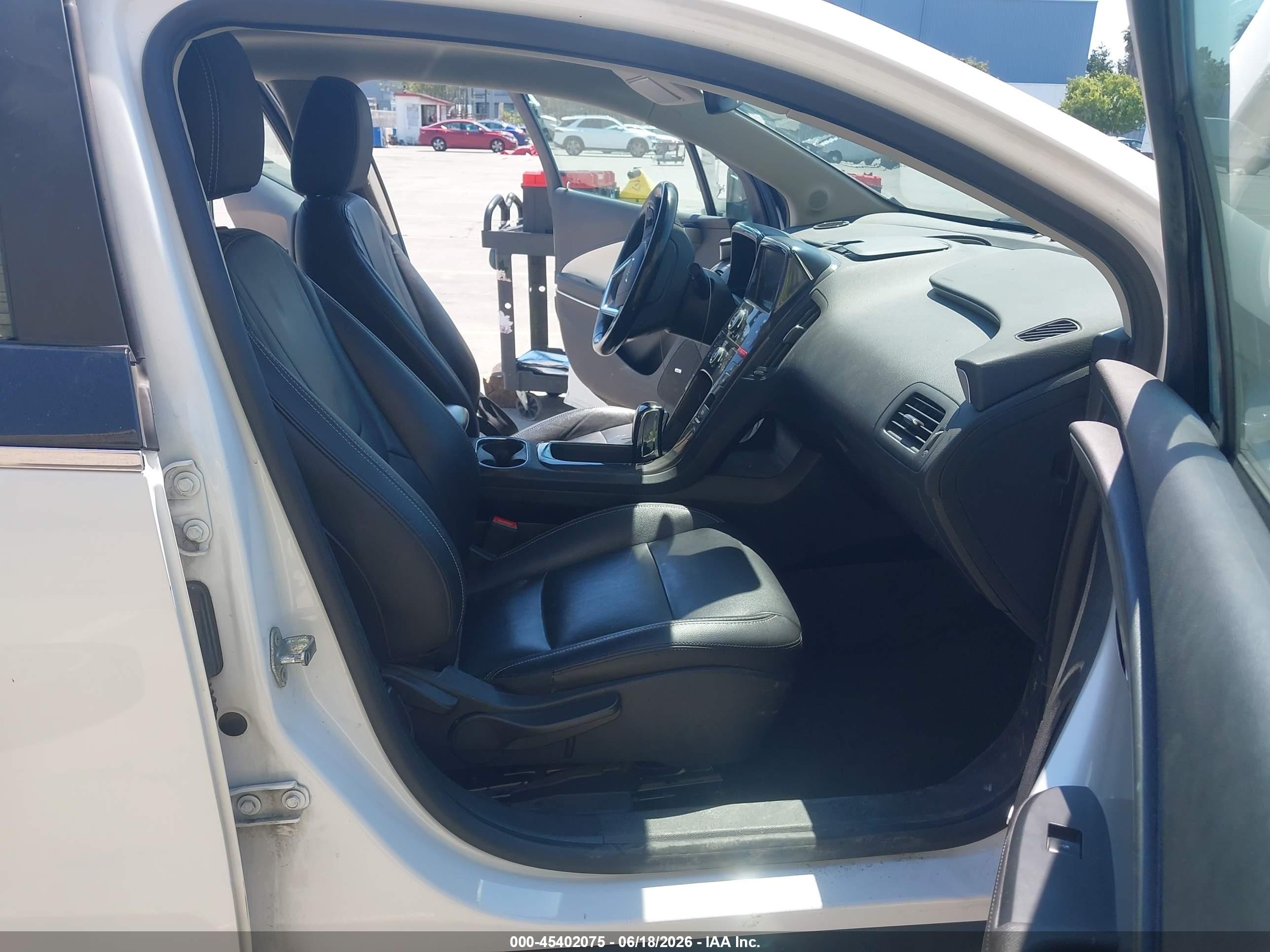 2014 Chevrolet Volt   White vin: 1G1RF6E42EU161396