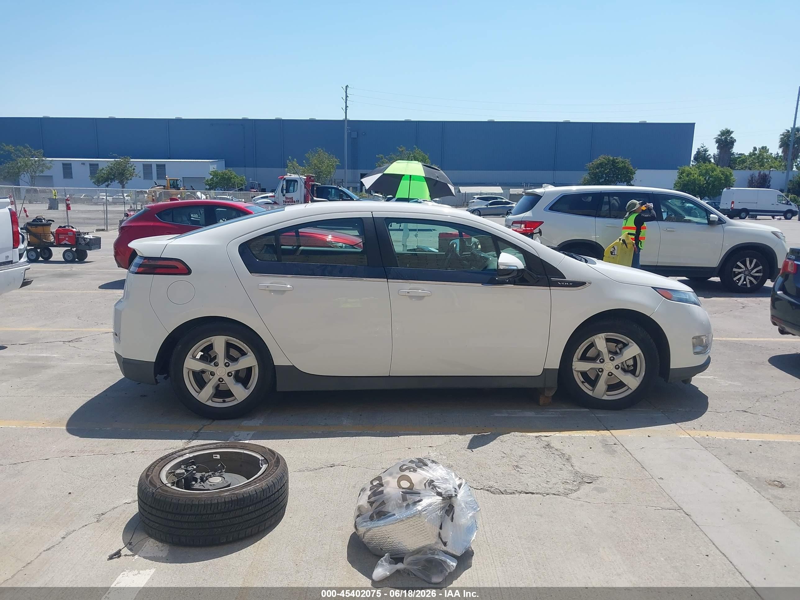 2014 Chevrolet Volt   White vin: 1G1RF6E42EU161396