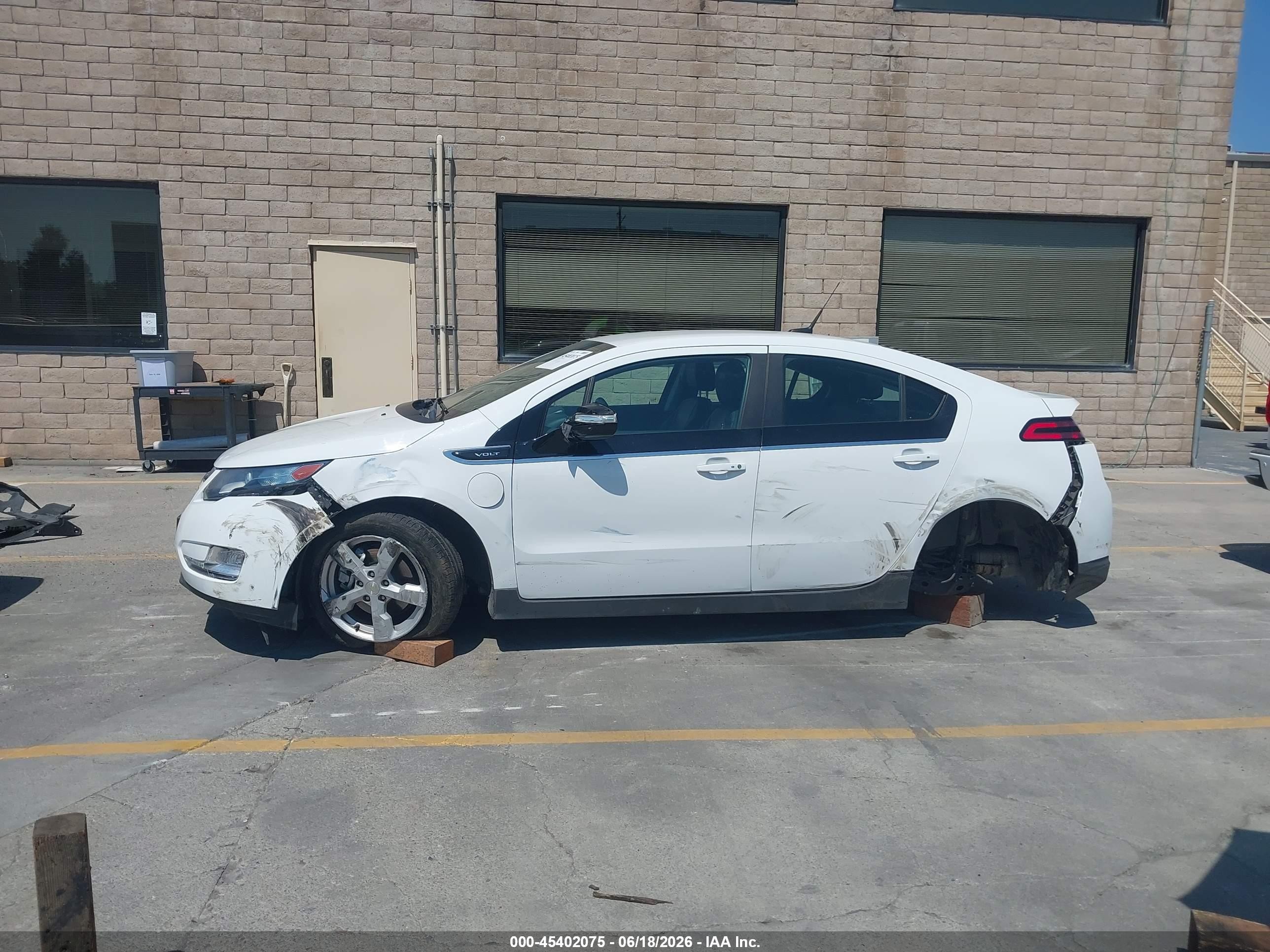 2014 Chevrolet Volt   White vin: 1G1RF6E42EU161396