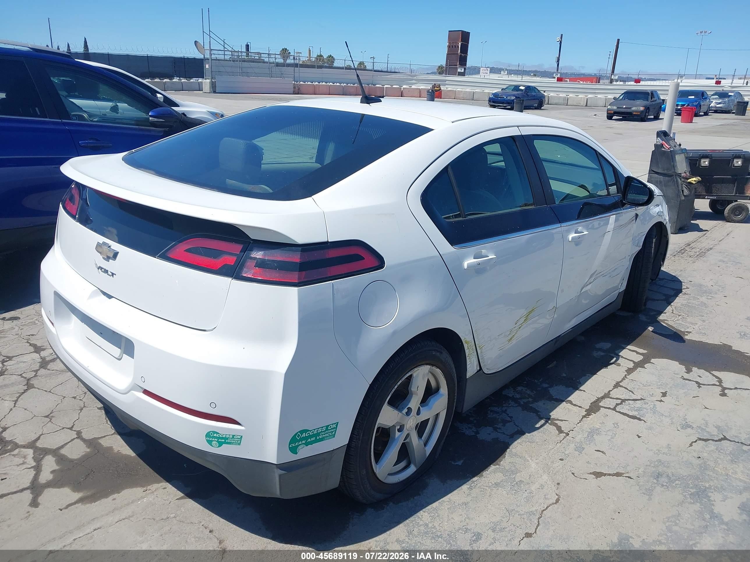 2013 Chevrolet Volt   White vin: 1G1RF6E47DU133639