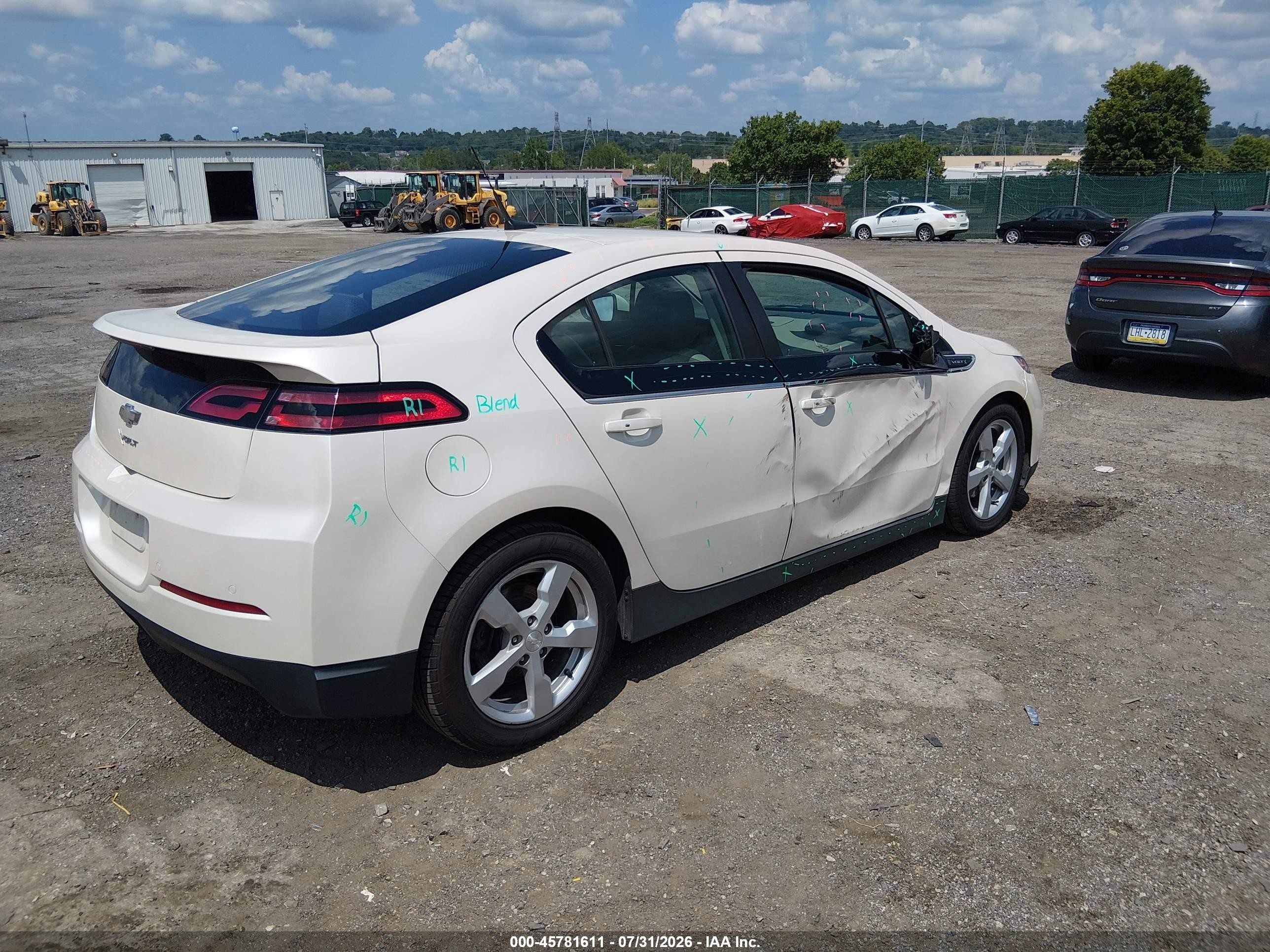 2013 Chevrolet Volt   Cream vin: 1G1RH6E40DU142659