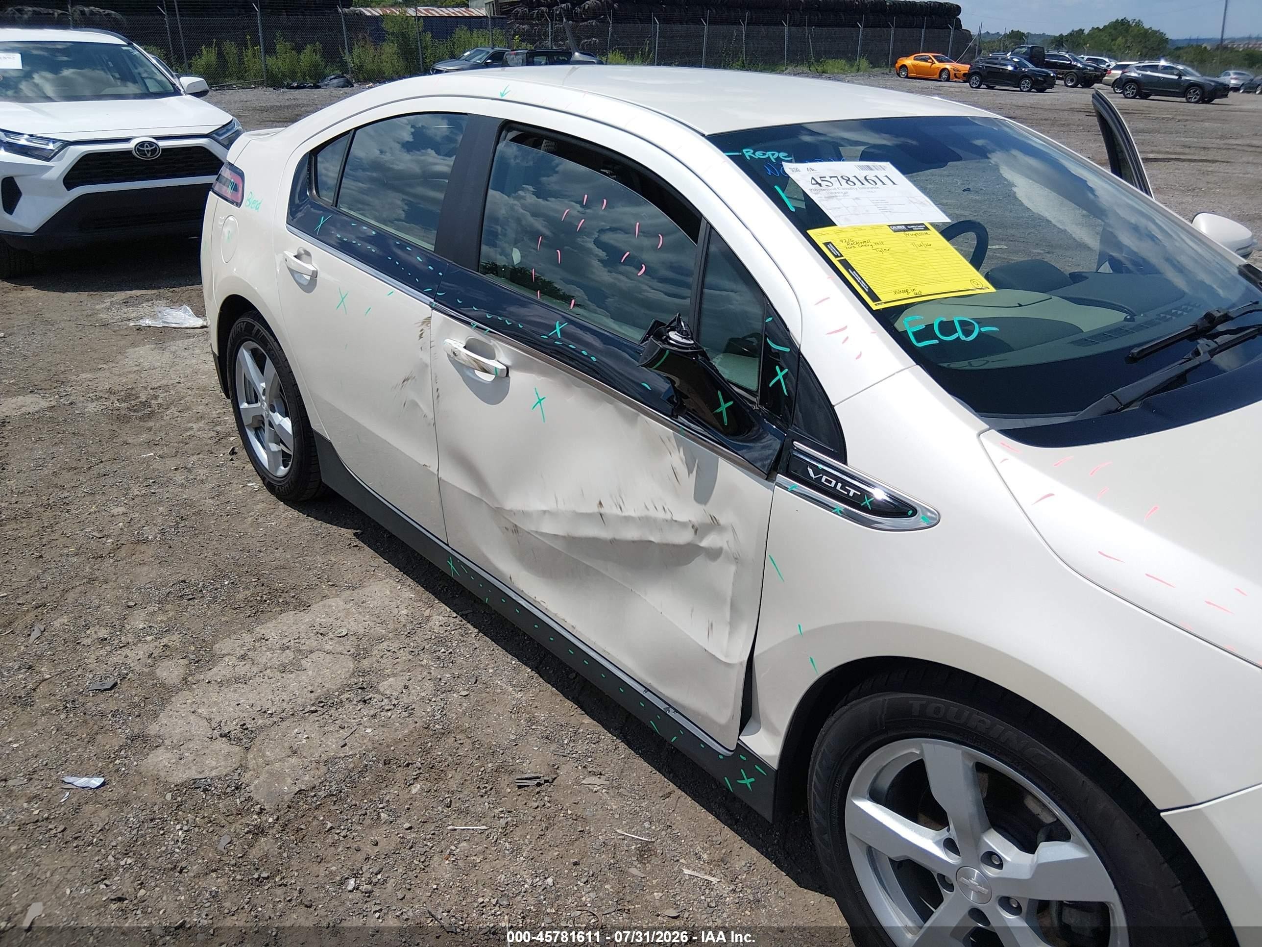 2013 Chevrolet Volt   Cream vin: 1G1RH6E40DU142659
