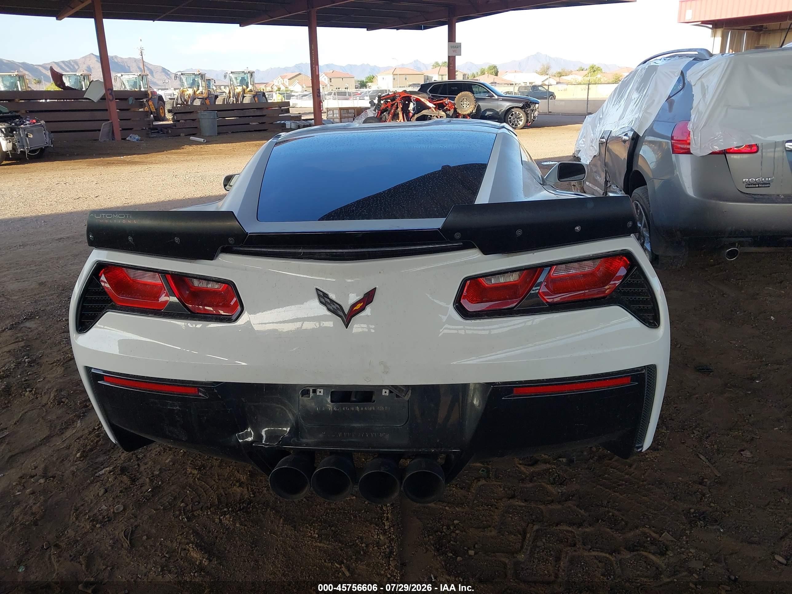 2014 Chevrolet Corvette Stingray   Белый vin: 1G1YD2D75E5107302