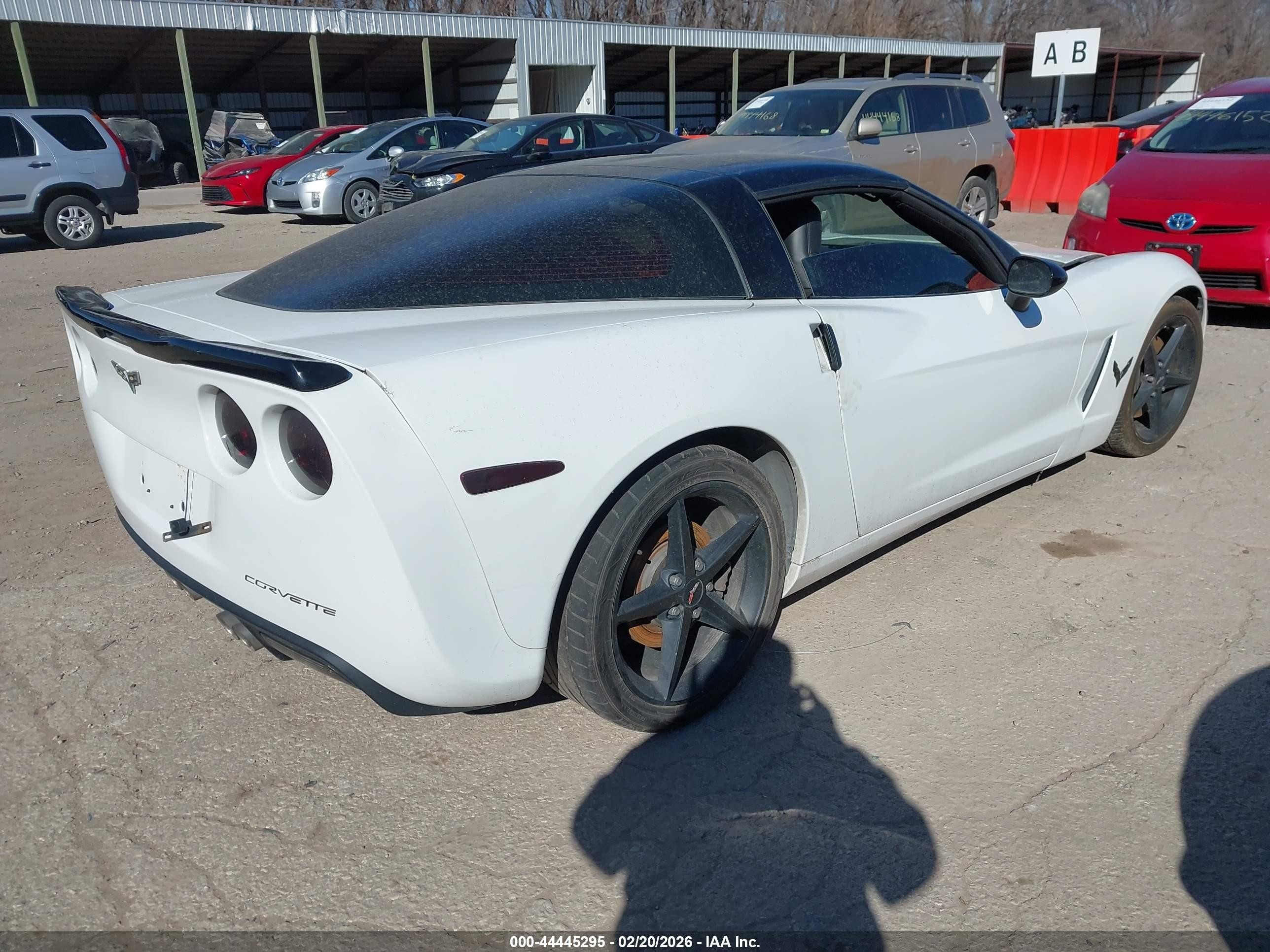 2011 Chevrolet Corvette   Белый vin: 1G1YE2DW2B5102820