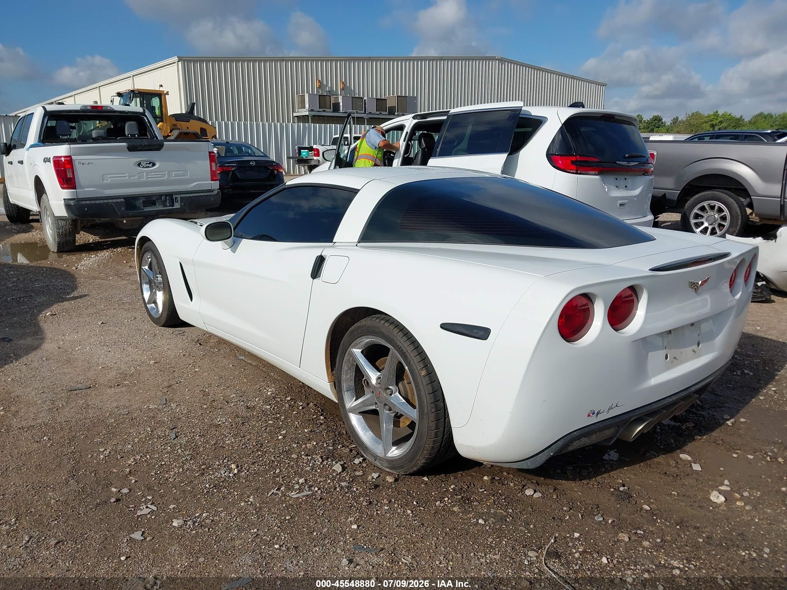 2011 Chevrolet Corvette   Белый vin: 1G1YF2DW3B5108591