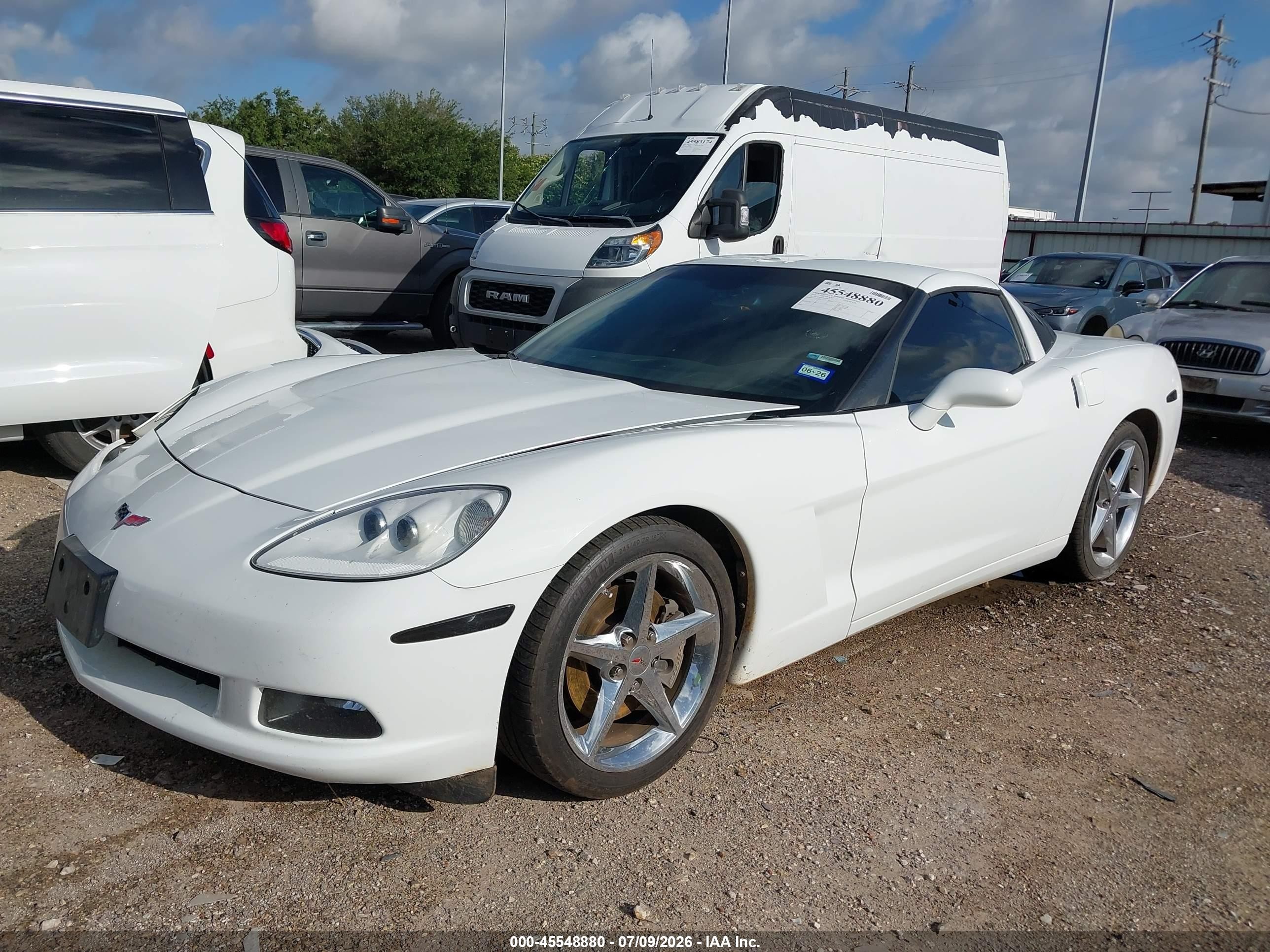 2011 Chevrolet Corvette   Белый vin: 1G1YF2DW3B5108591