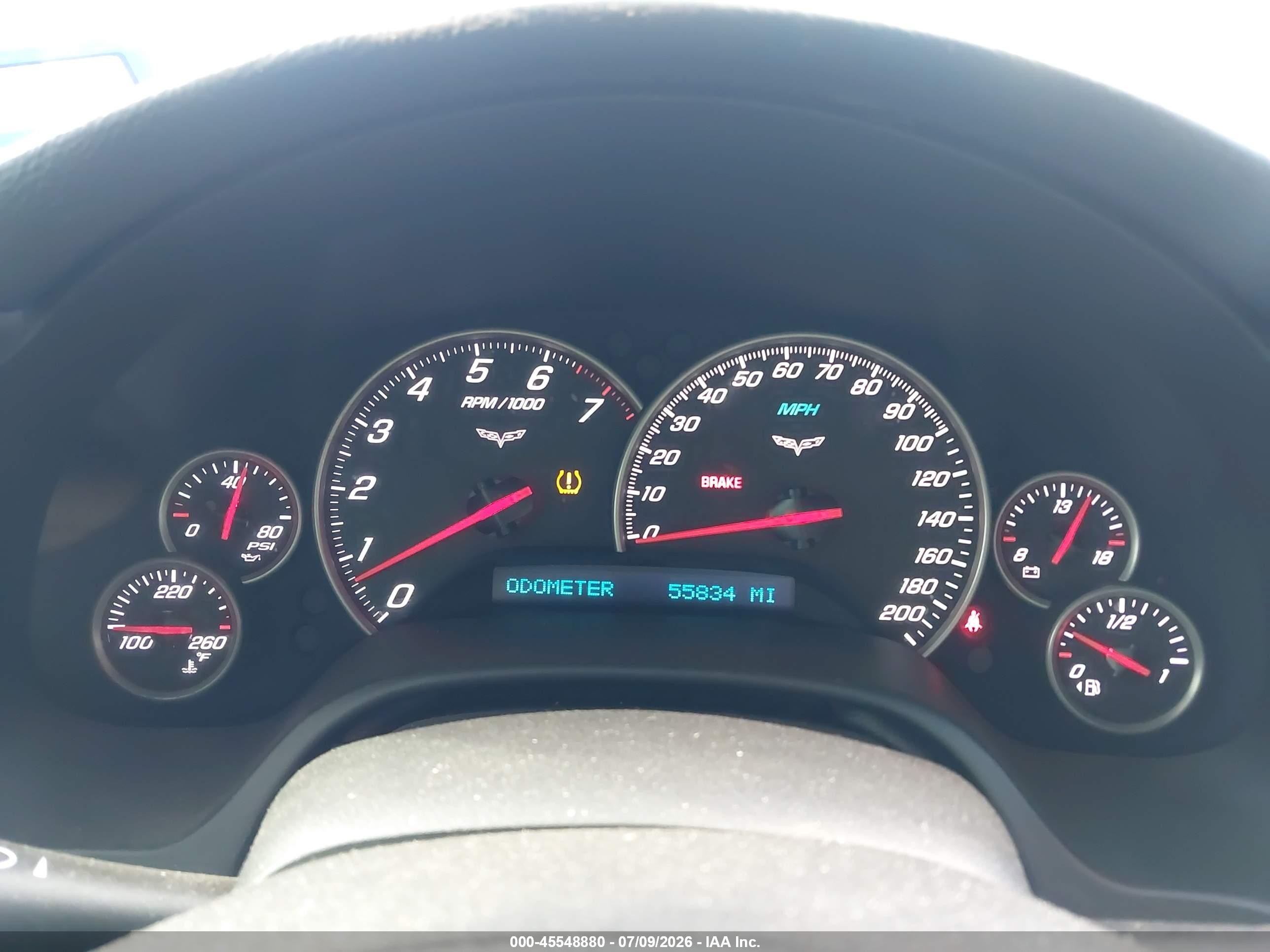 2011 Chevrolet Corvette   Белый vin: 1G1YF2DW3B5108591