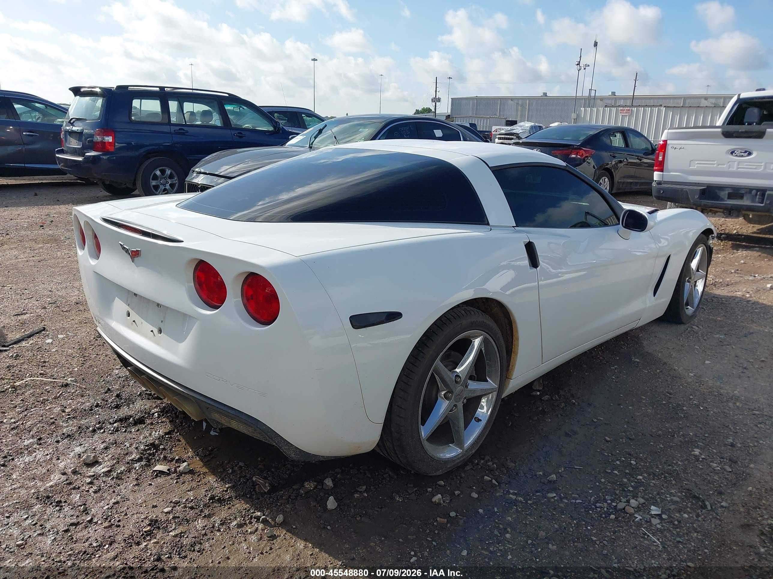 2011 Chevrolet Corvette   Белый vin: 1G1YF2DW3B5108591