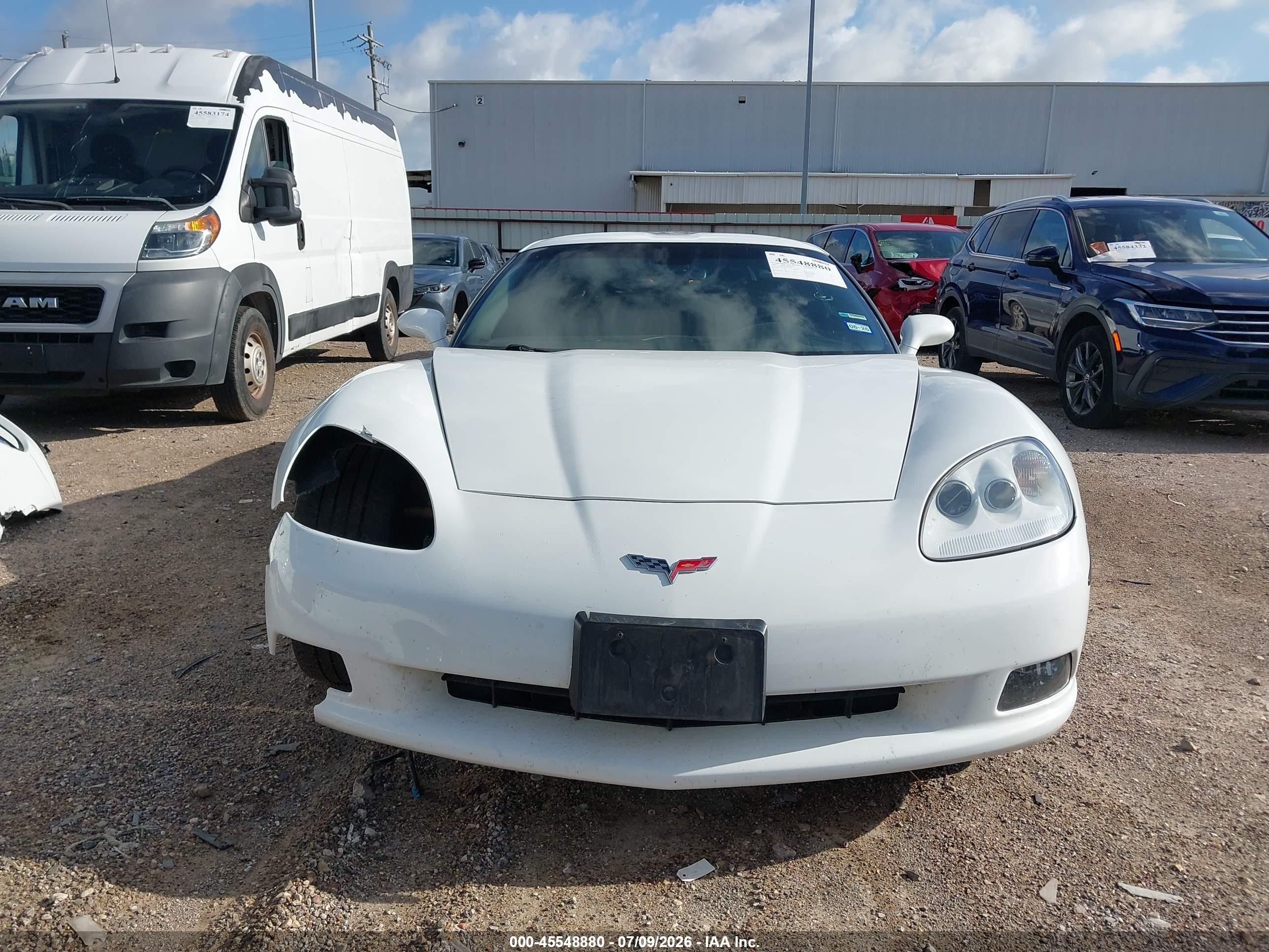2011 Chevrolet Corvette   Белый vin: 1G1YF2DW3B5108591