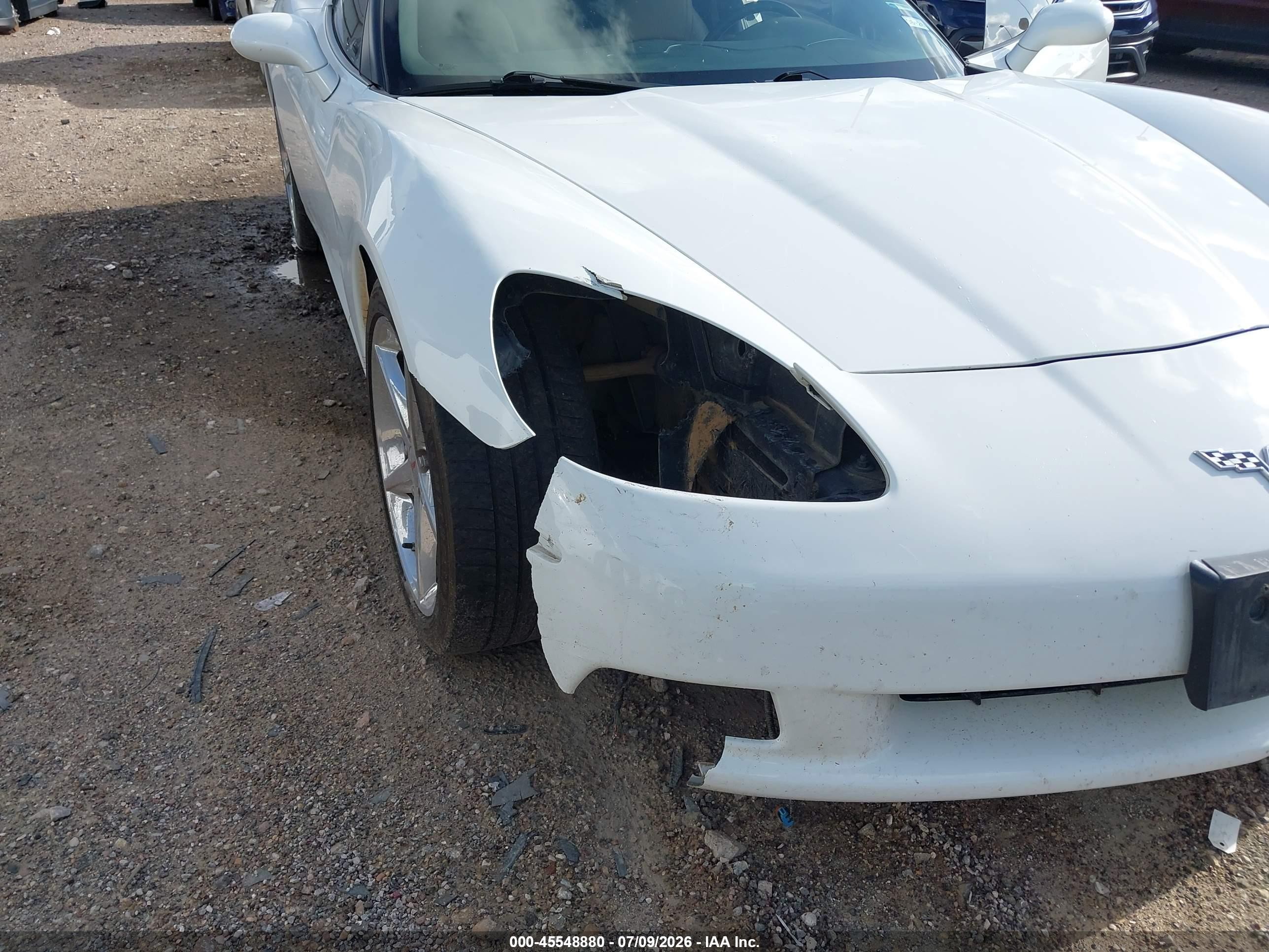 2011 Chevrolet Corvette   Белый vin: 1G1YF2DW3B5108591