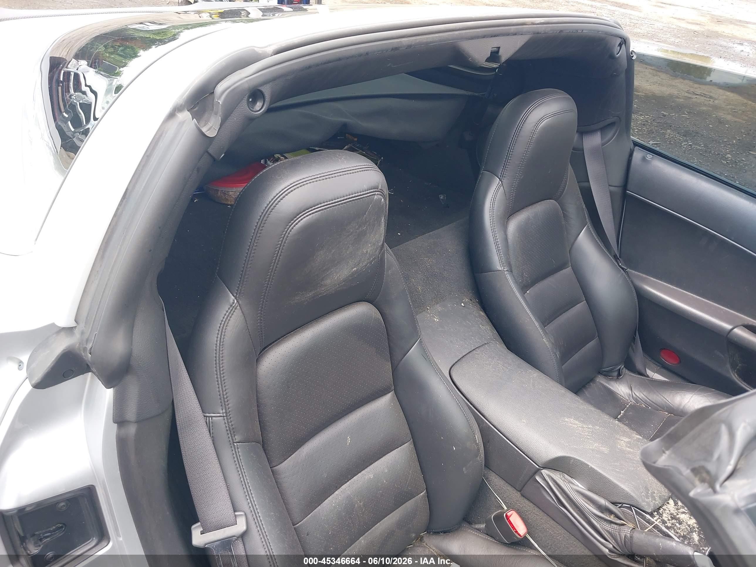 2011 Chevrolet Corvette   Серебряный vin: 1G1YF2DW5B5100623