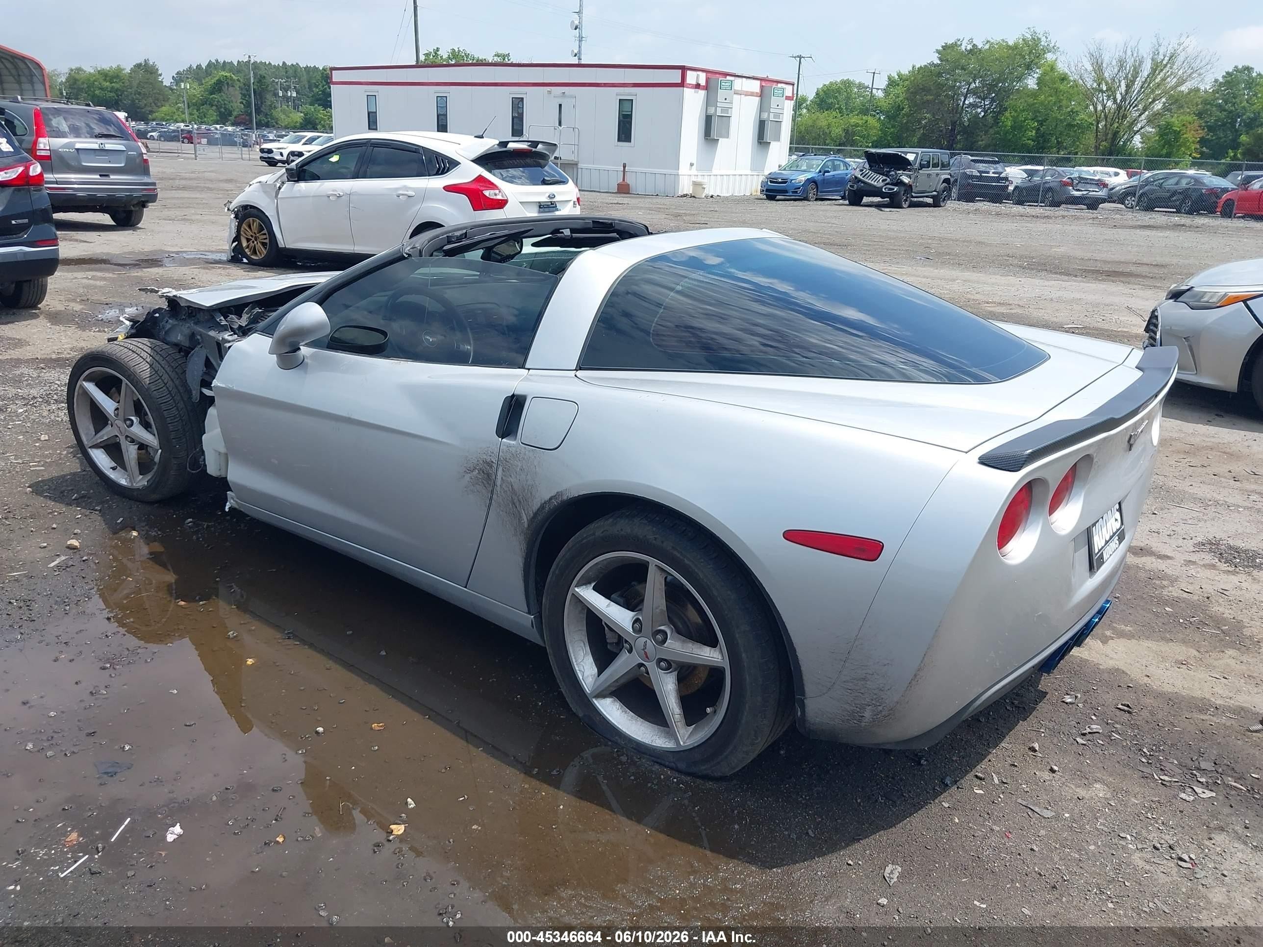 2011 Chevrolet Corvette   Серебряный vin: 1G1YF2DW5B5100623