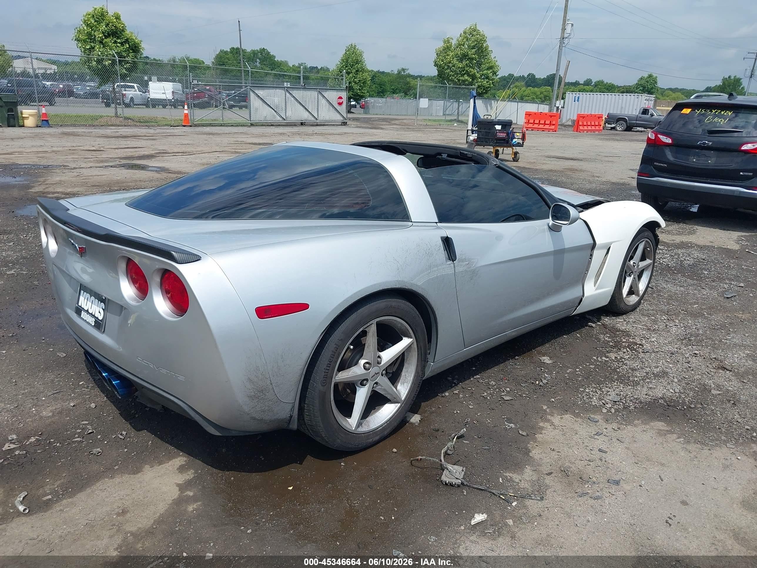 2011 Chevrolet Corvette   Серебряный vin: 1G1YF2DW5B5100623