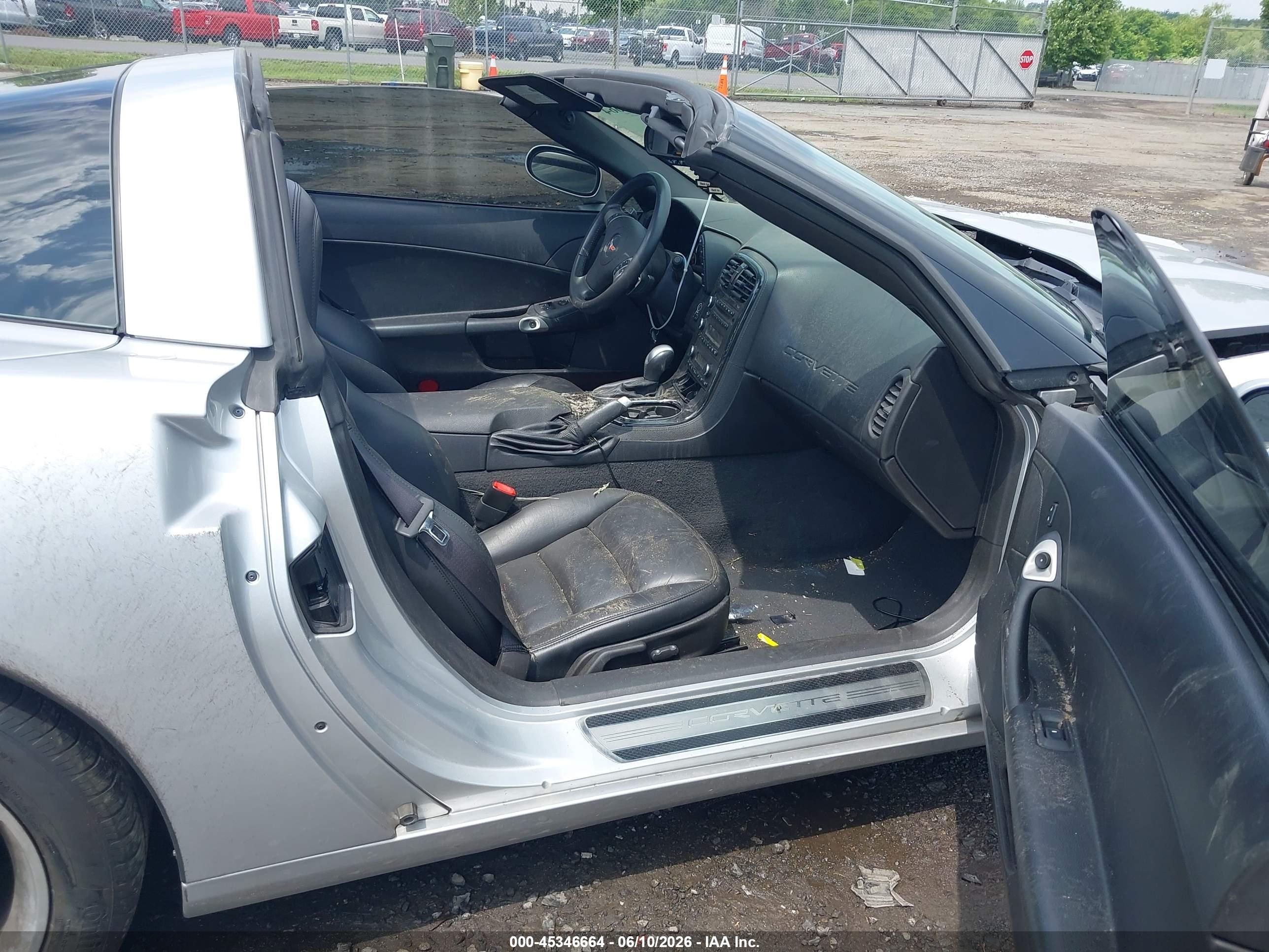 2011 Chevrolet Corvette   Серебряный vin: 1G1YF2DW5B5100623