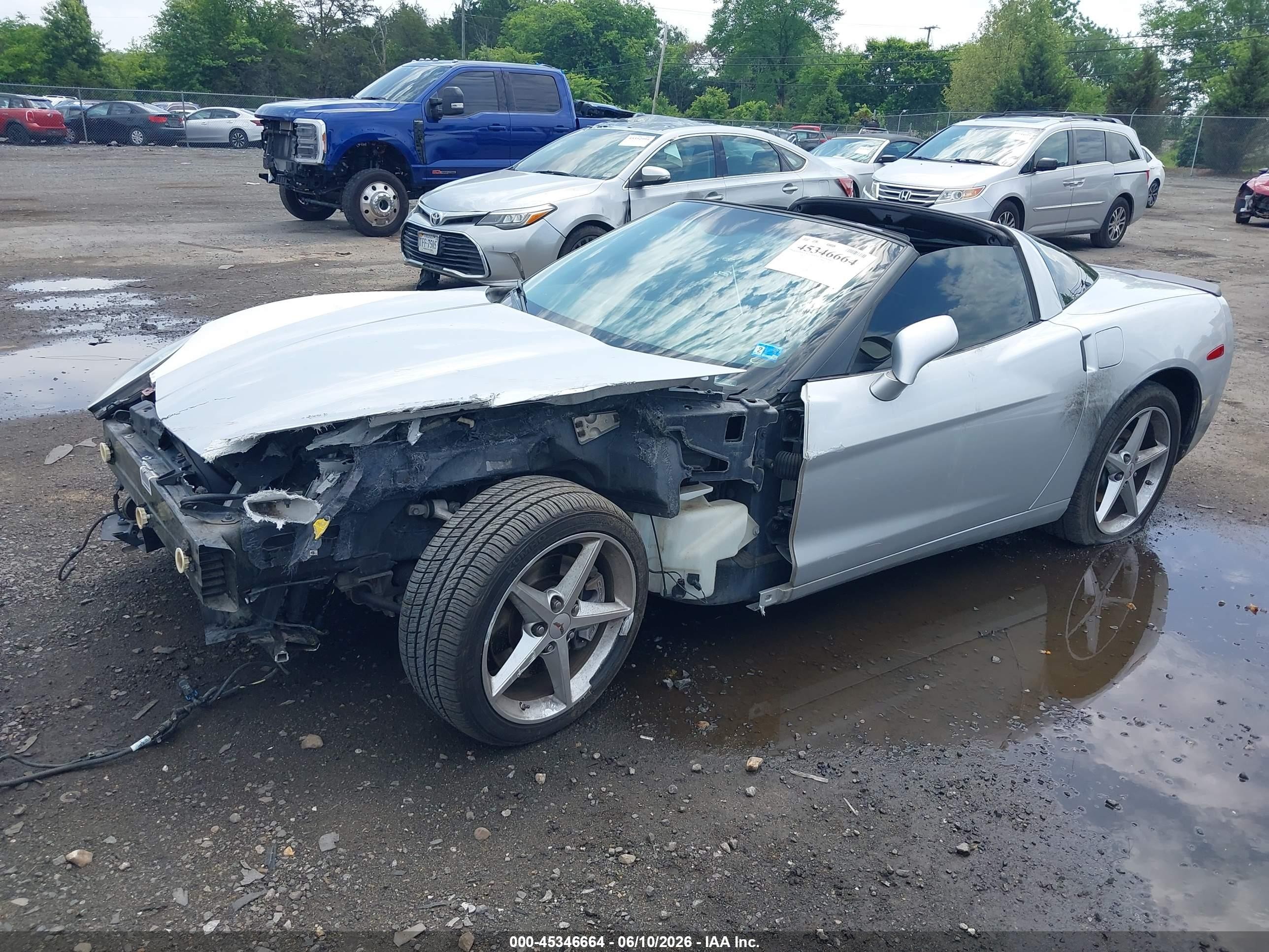 2011 Chevrolet Corvette   Серебряный vin: 1G1YF2DW5B5100623