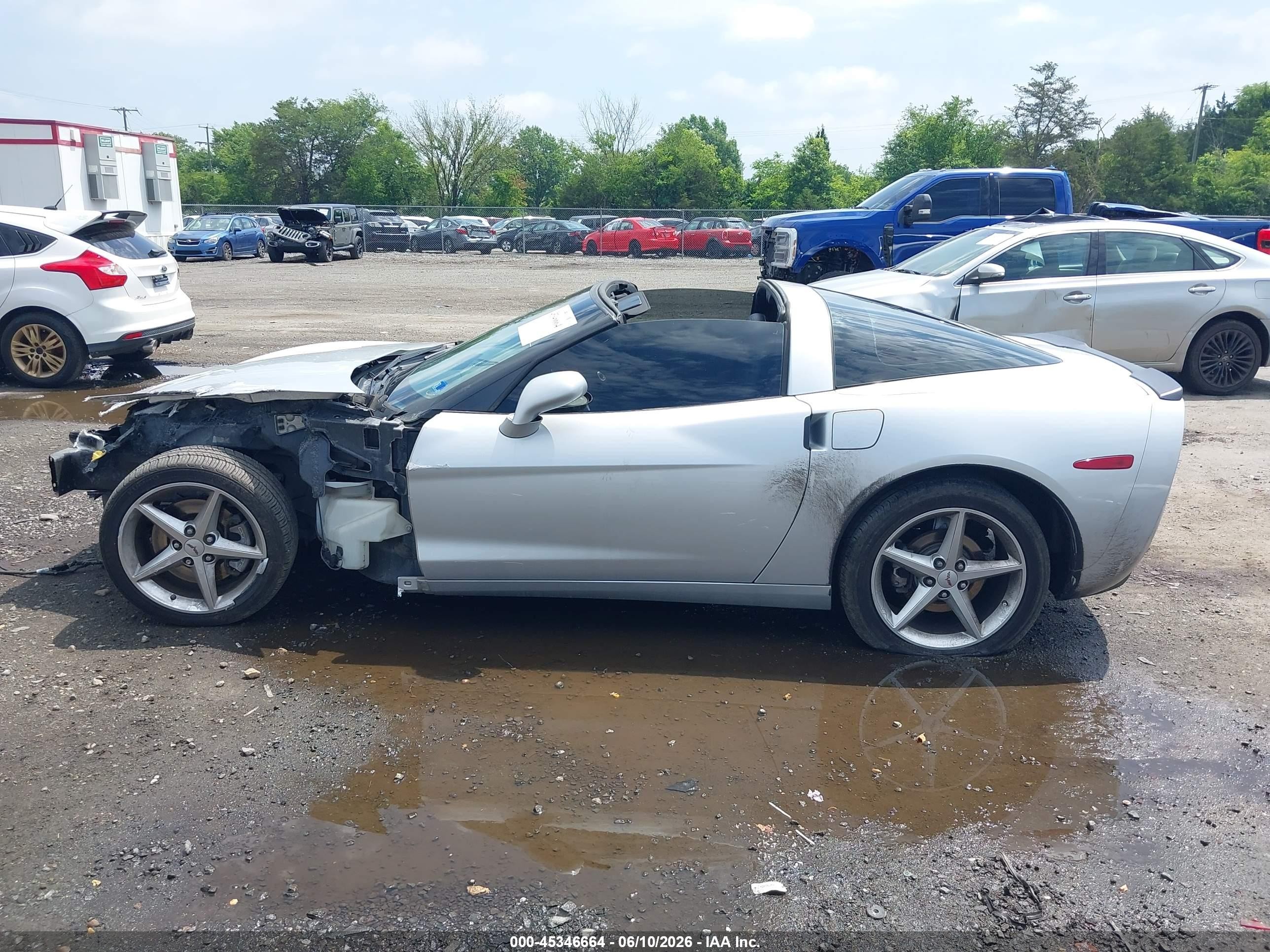 2011 Chevrolet Corvette   Серебряный vin: 1G1YF2DW5B5100623