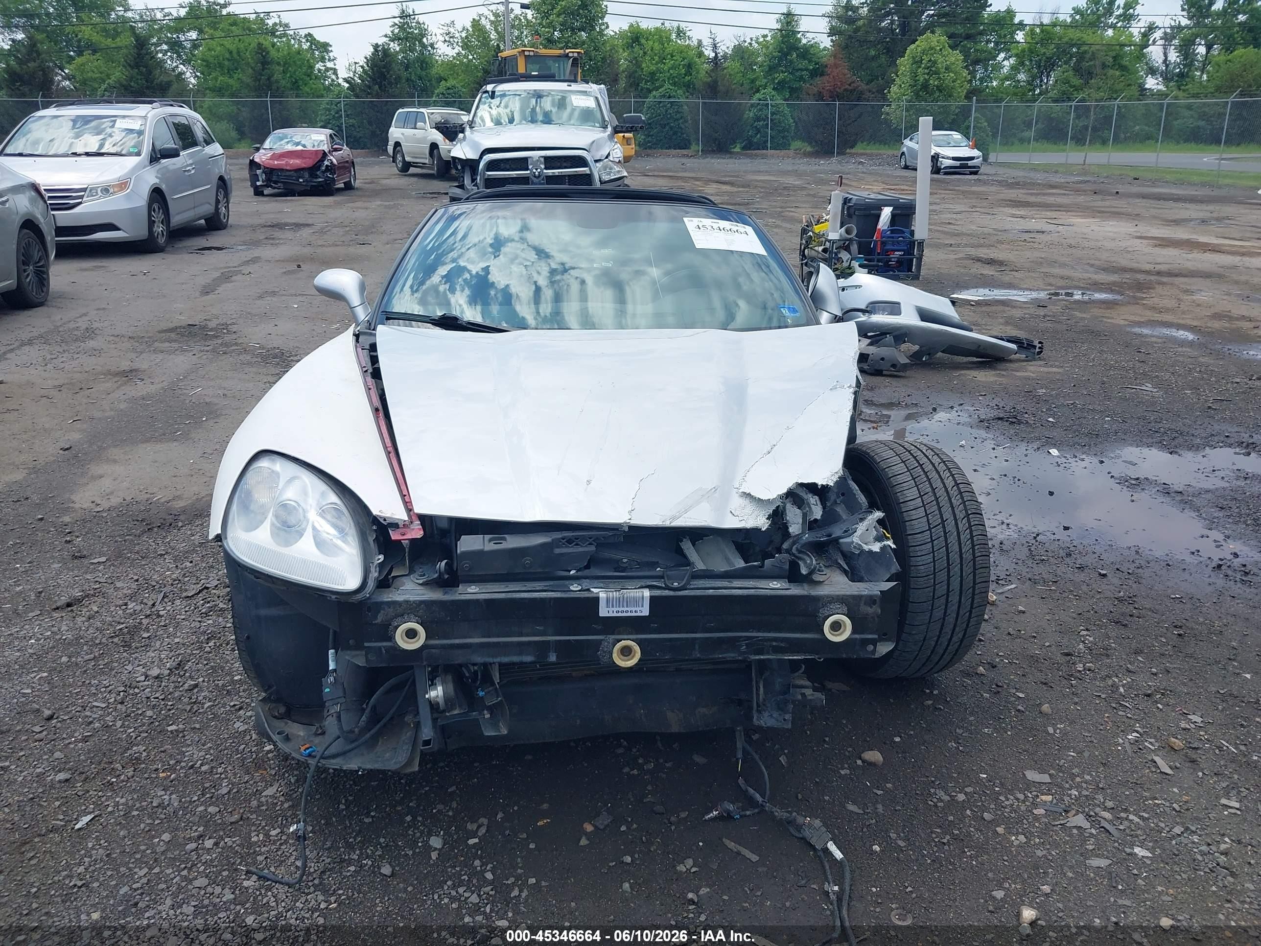 2011 Chevrolet Corvette   Серебряный vin: 1G1YF2DW5B5100623