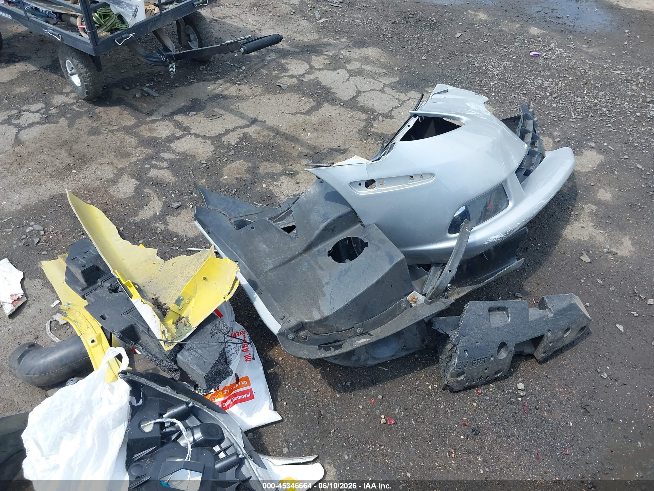 2011 Chevrolet Corvette   Серебряный vin: 1G1YF2DW5B5100623