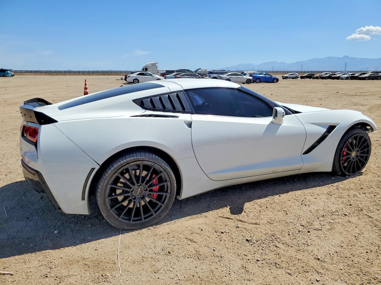2015 Chevrolet Corvette Stingray Z51 3lt White vin: 1G1YM2D77F5107089