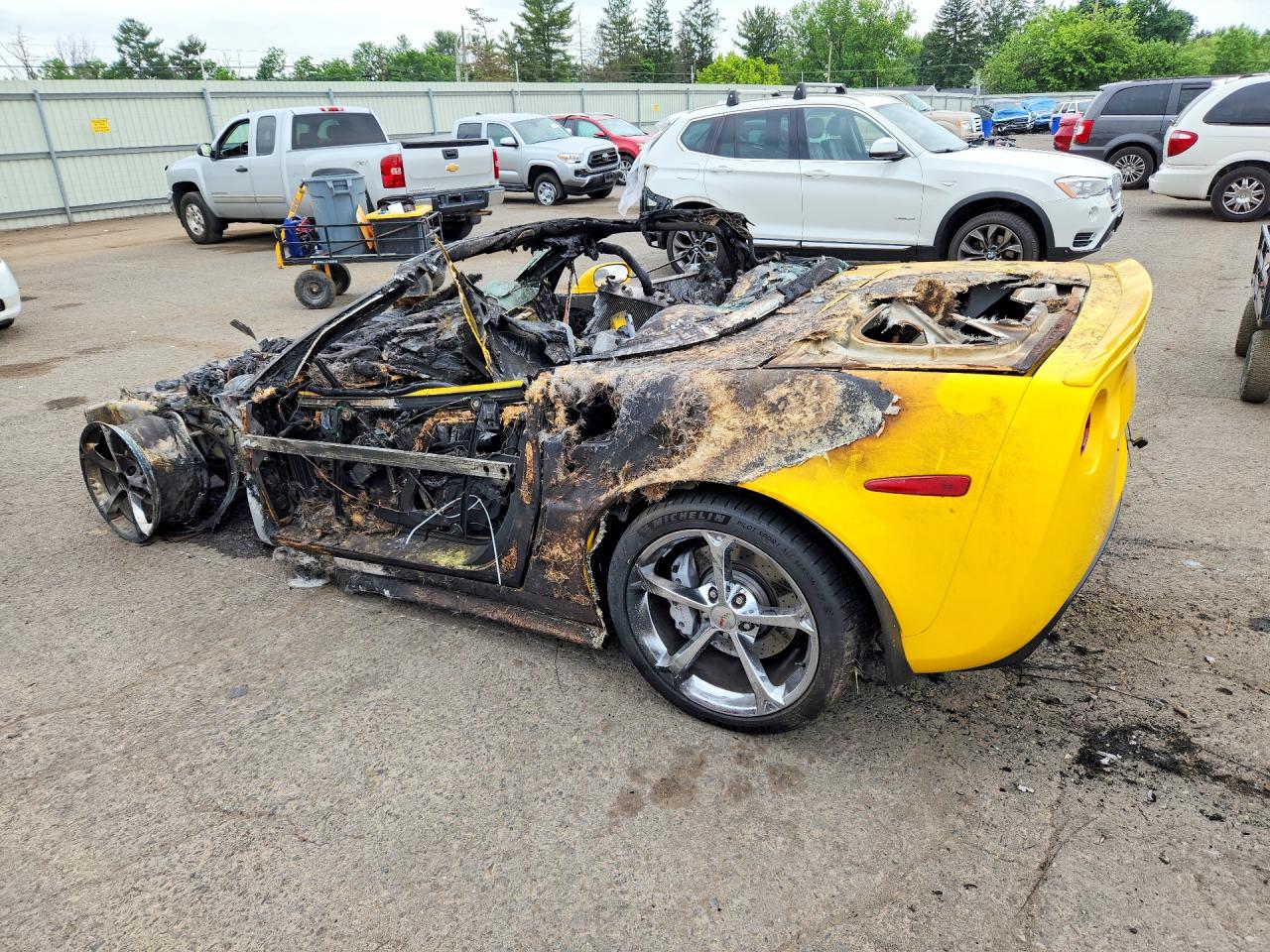 2011 Chevrolet Corvette Grand Sport Yellow vin: 1G1YS3DW5B5100753