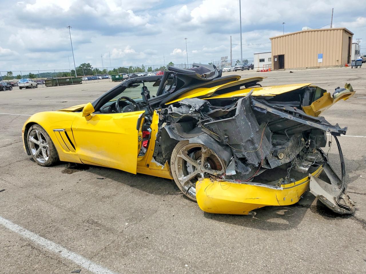 2011 Chevrolet Corvette Grand Sport Yellow vin: 1G1YW3DW5B5111532