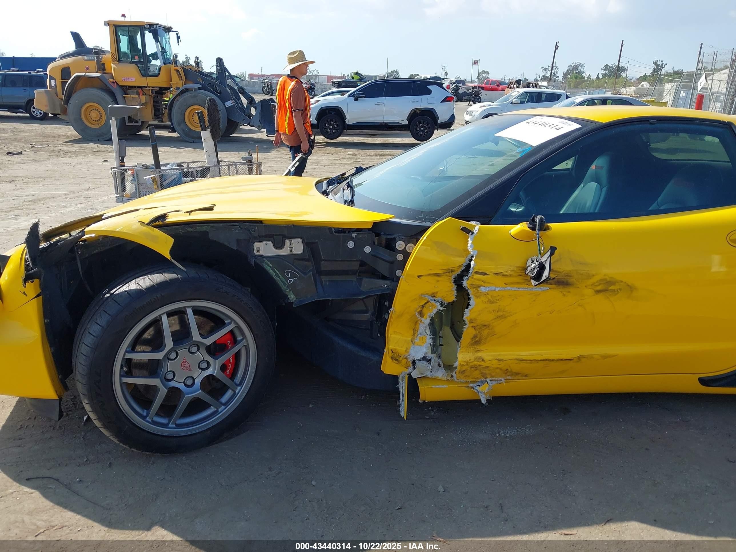 2001 Chevrolet Corvette Z06 Hardtop Yellow vin: 1G1YY12S115112691