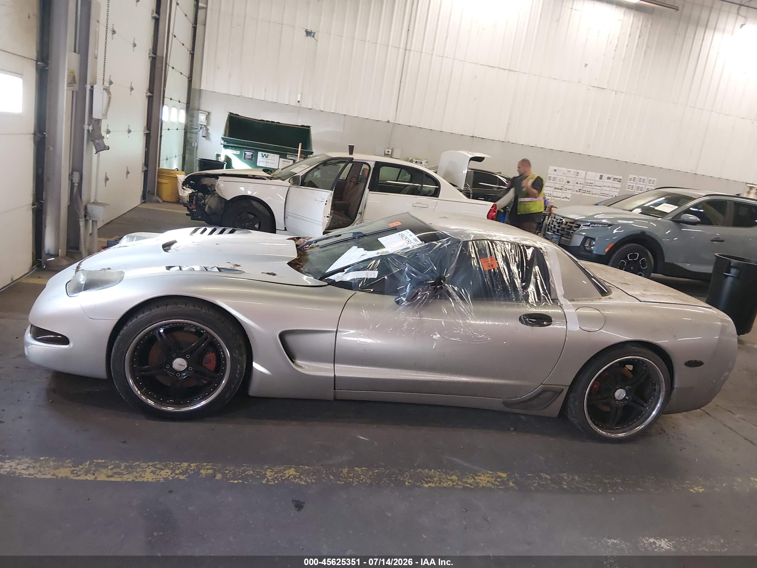 2001 Chevrolet Corvette Z06 Hardtop Silver vin: 1G1YY12S215126177