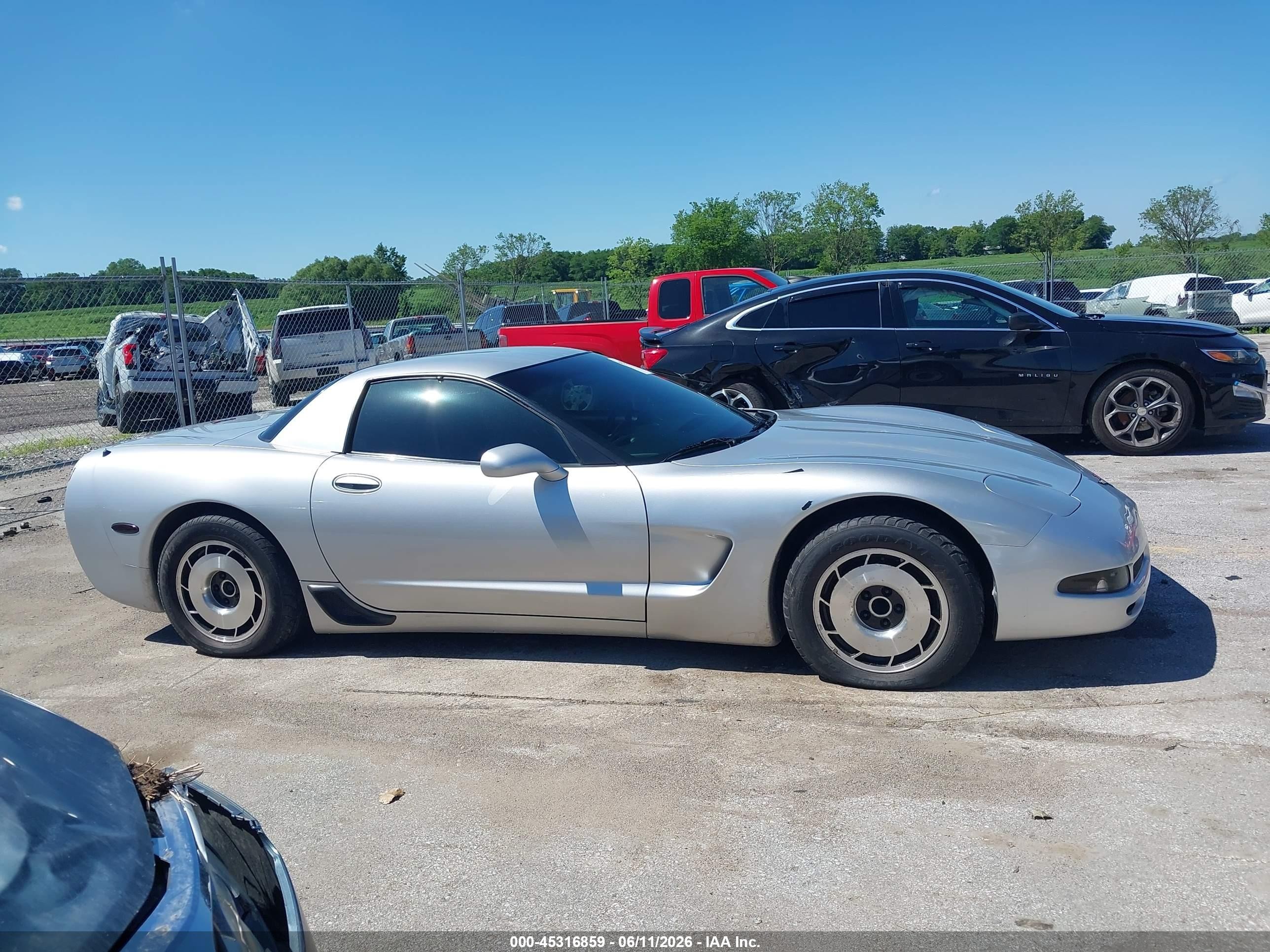2002 Chevrolet Corvette Z06 Hardtop Silver vin: 1G1YY12S825108137