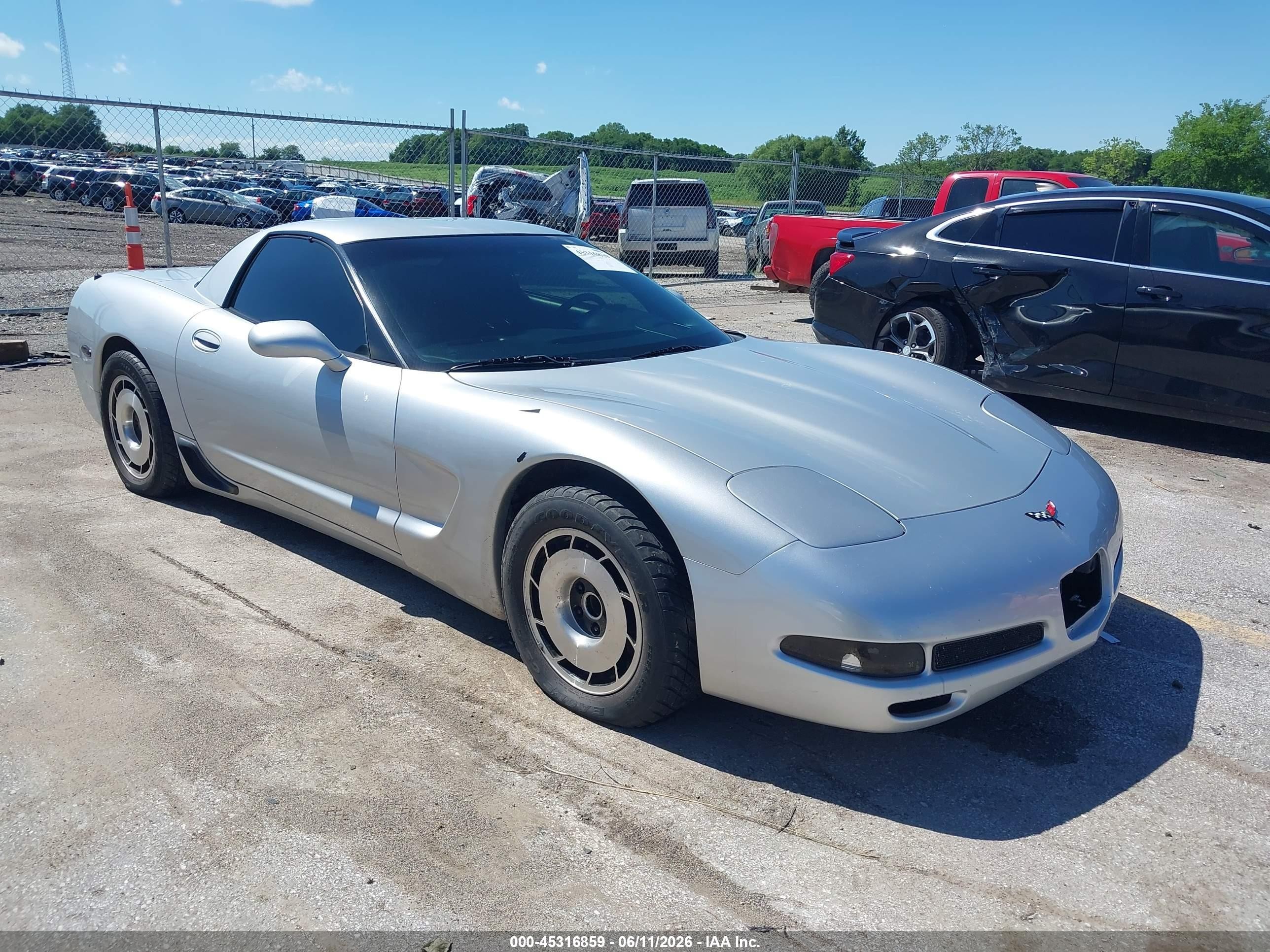 2002 Chevrolet Corvette Z06 Hardtop Silver vin: 1G1YY12S825108137
