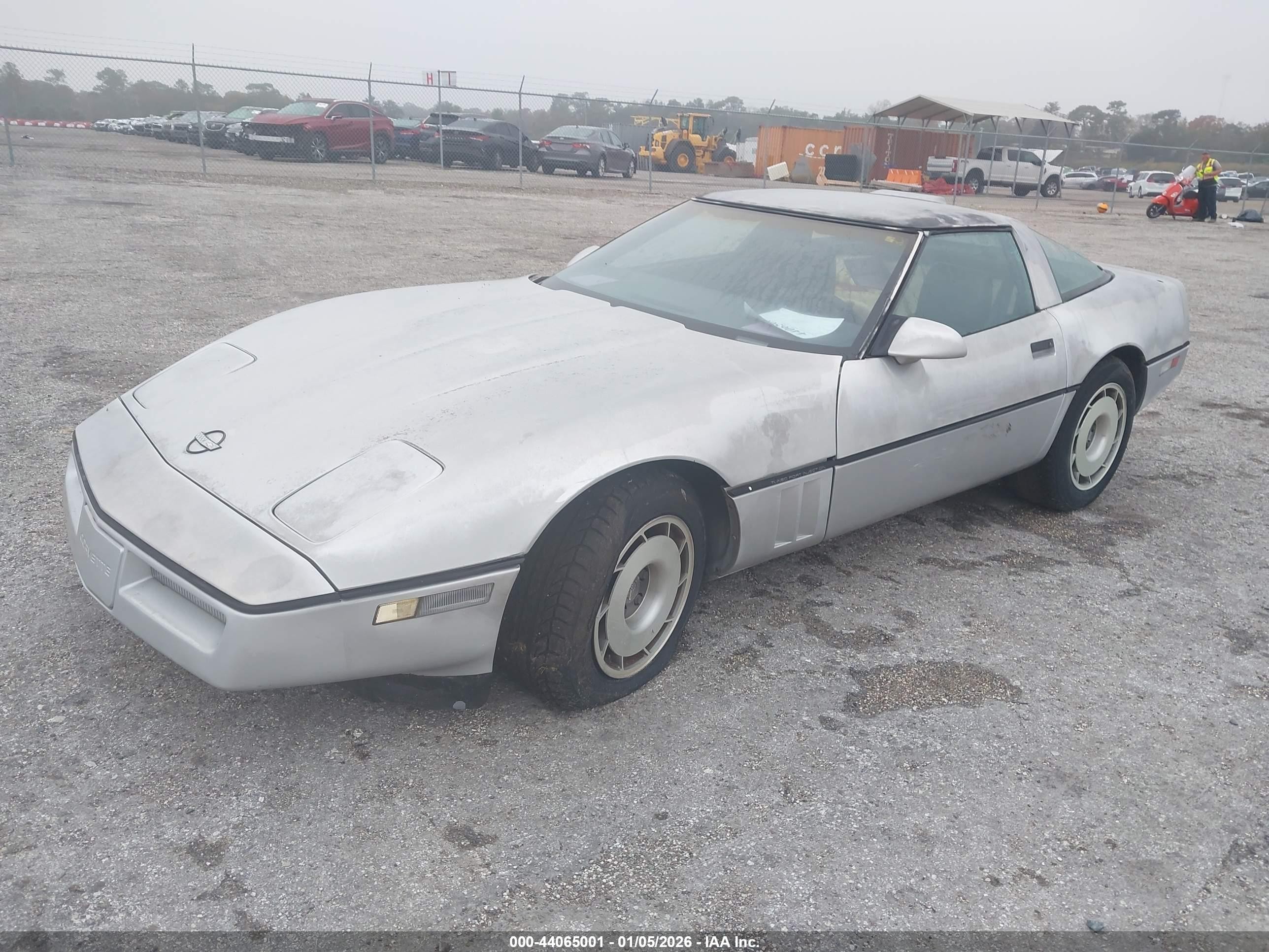 1987 Chevrolet Corvette   Серебряный vin: 1G1YY2181H5105018