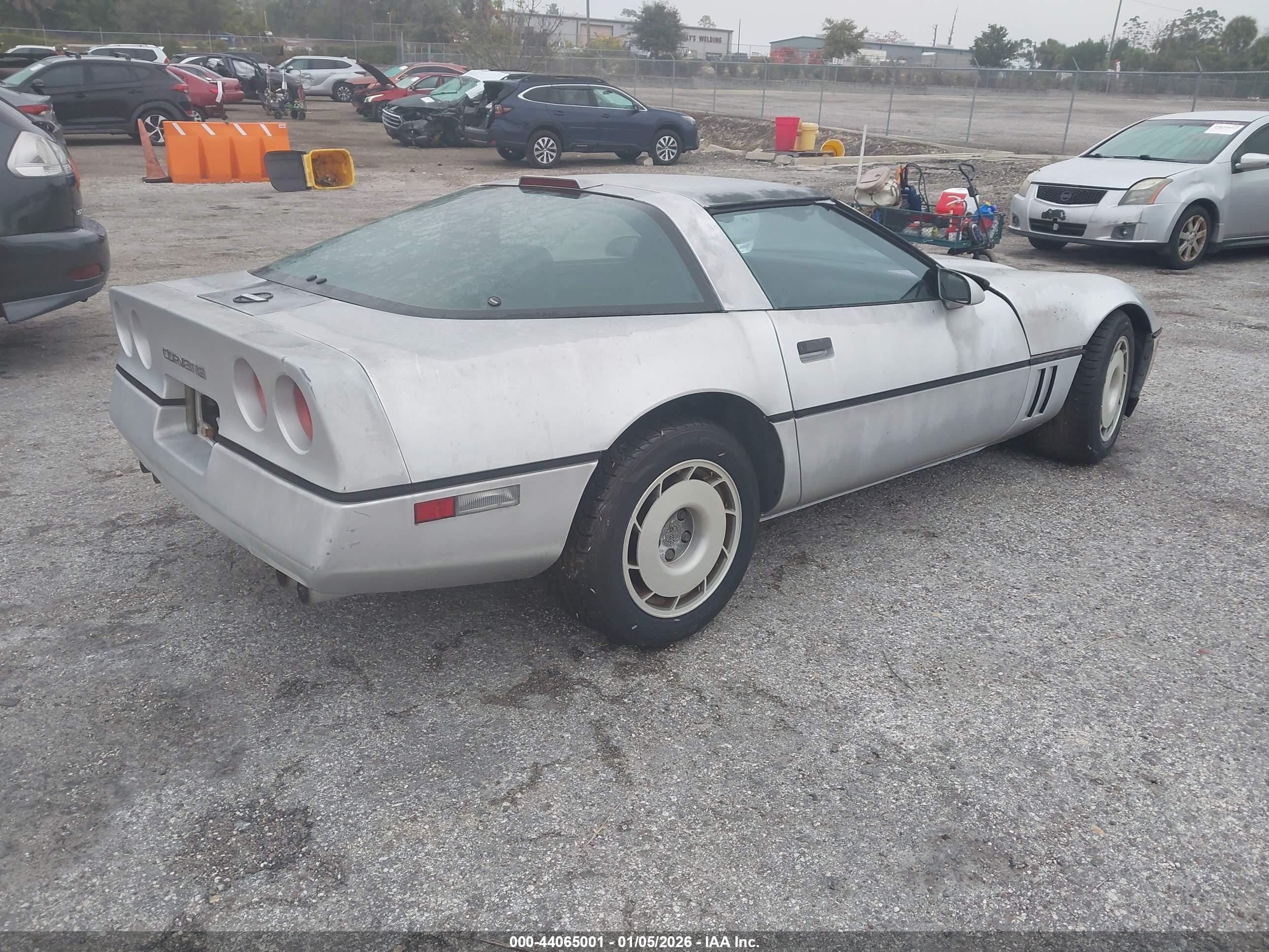 1987 Chevrolet Corvette   Серебряный vin: 1G1YY2181H5105018
