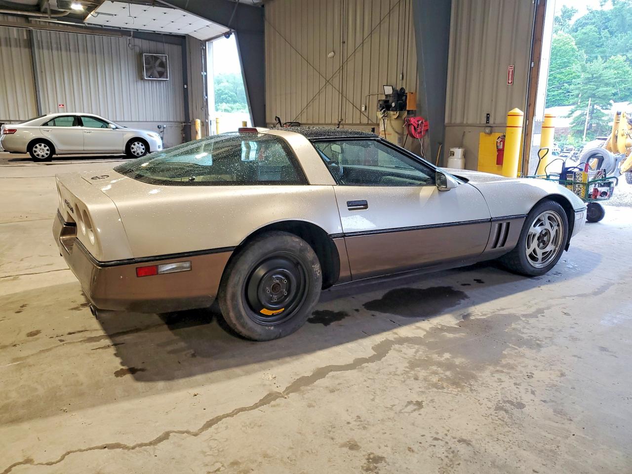 1987 Chevrolet Corvette Gold vin: 1G1YY2185H5100436