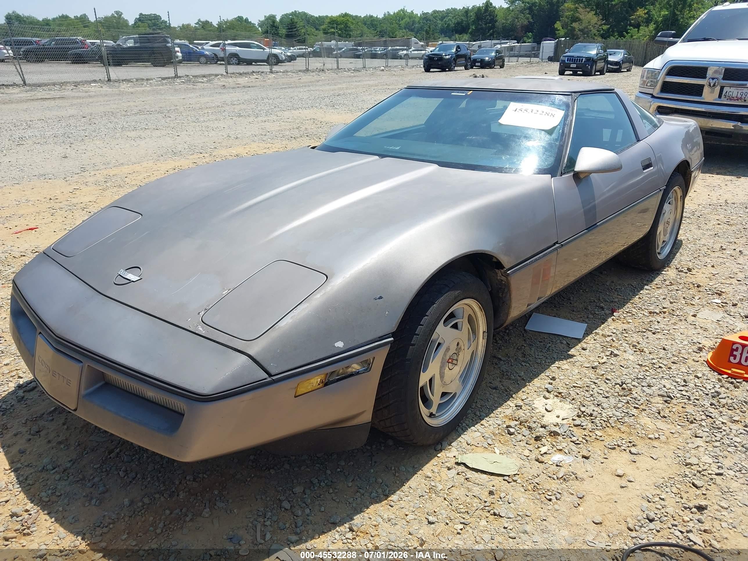 1988 Chevrolet Corvette   Gray vin: 1G1YY2185J5110633