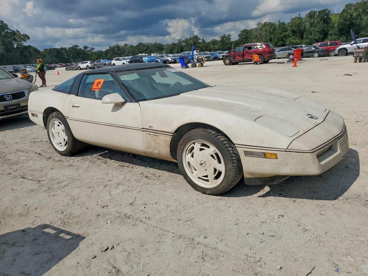 1988 Chevrolet Corvette Белый vin: 1G1YY2188J5114272
