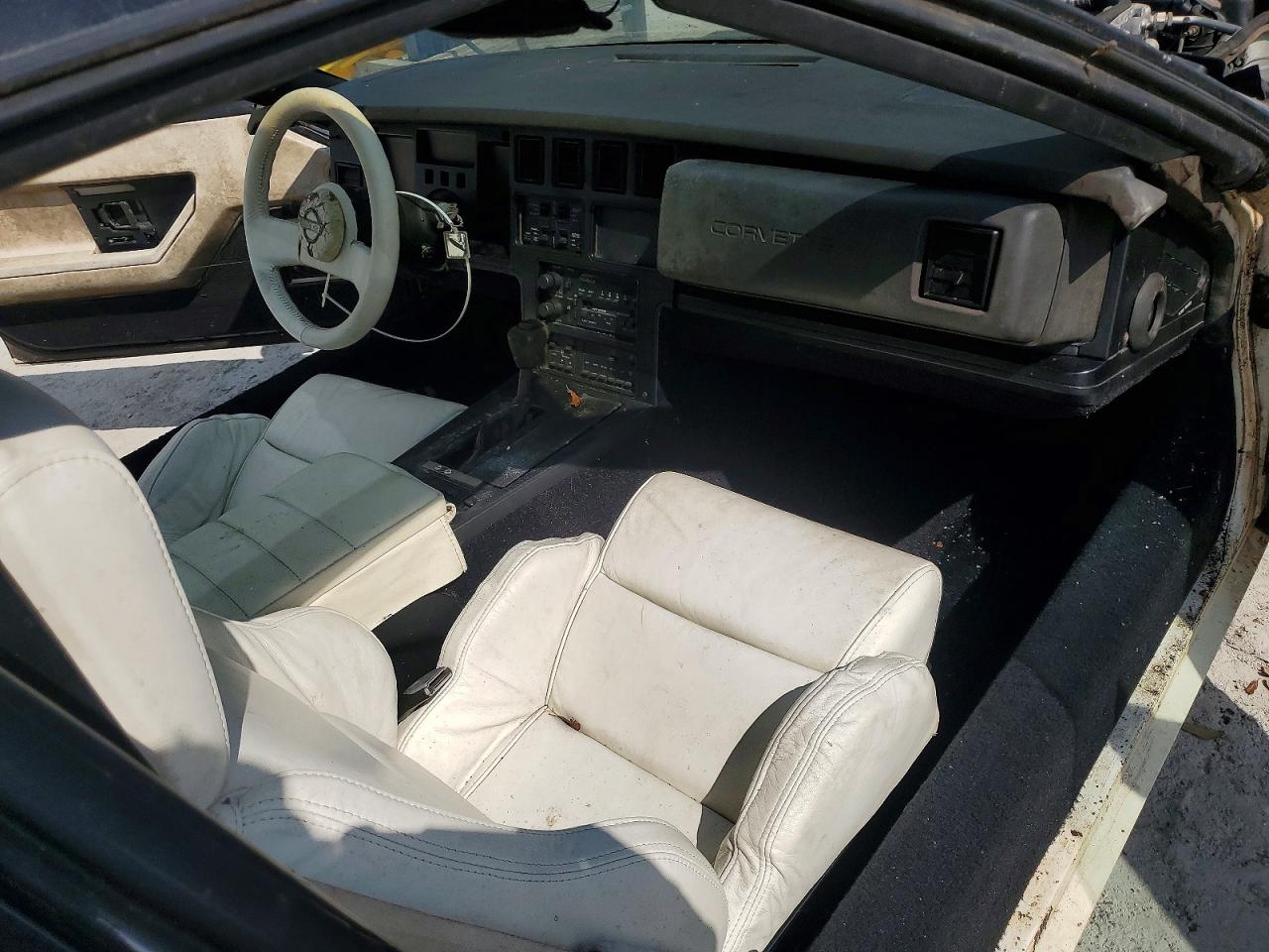 1988 Chevrolet Corvette Белый vin: 1G1YY2188J5114272