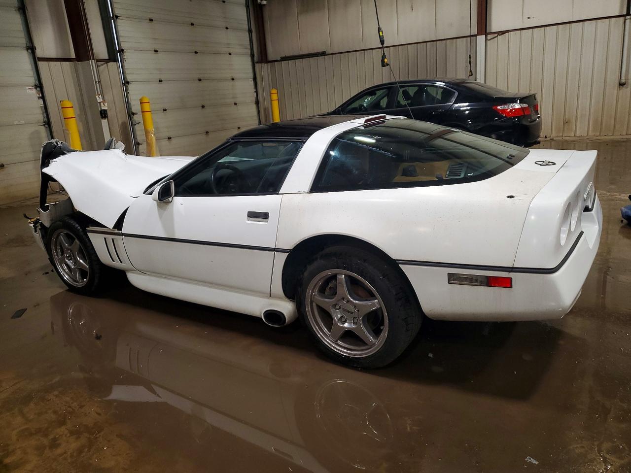 1989 Chevrolet Corvette White vin: 1G1YY2188K5122325