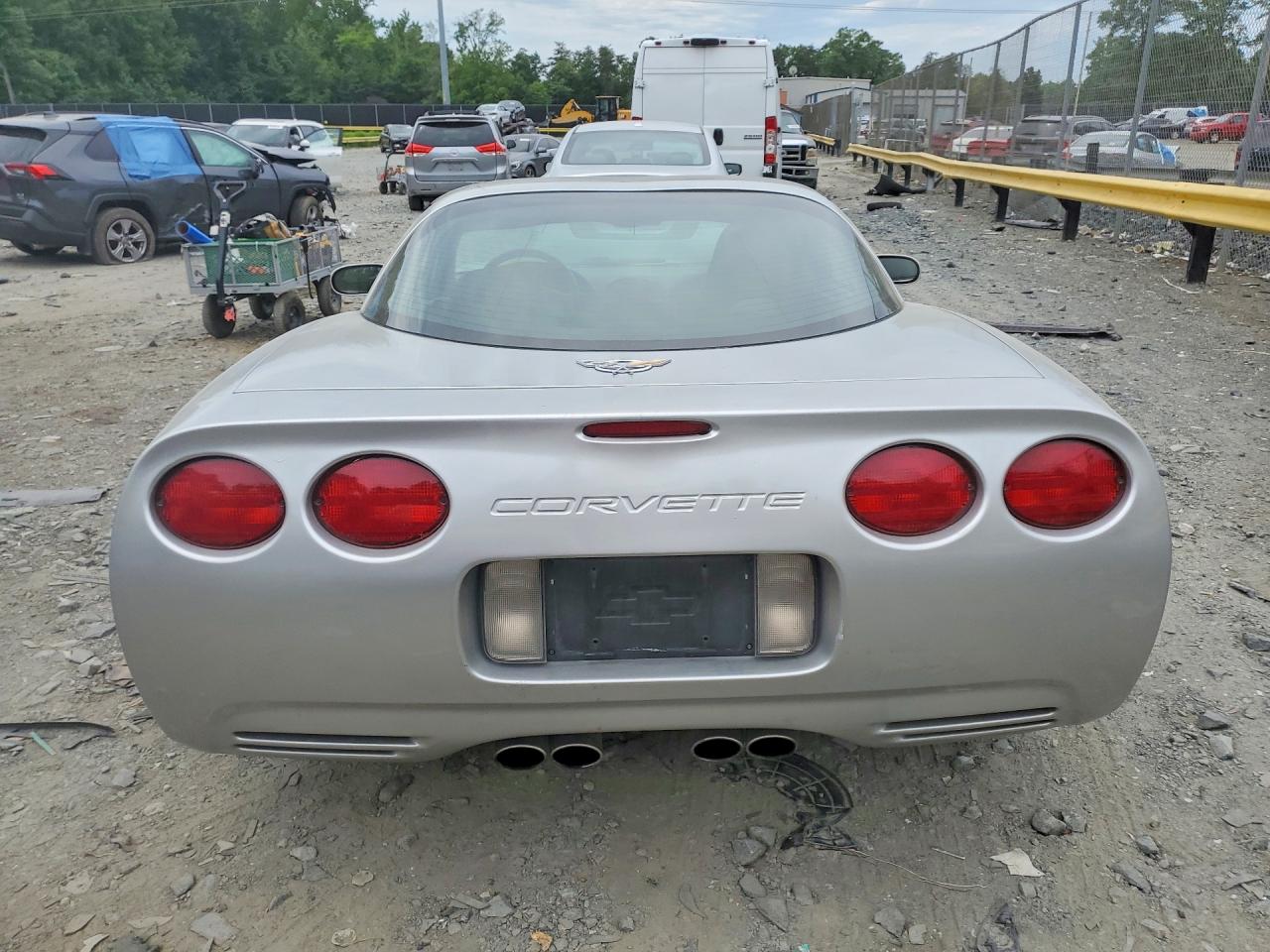 2002 Chevrolet Corvette Silver vin: 1G1YY22G025117416