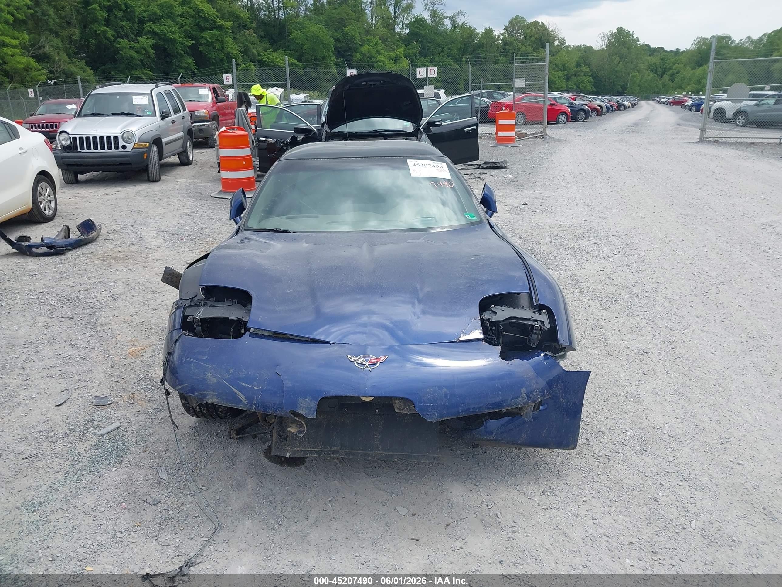 2004 Chevrolet Corvette   Blue vin: 1G1YY22G045103745