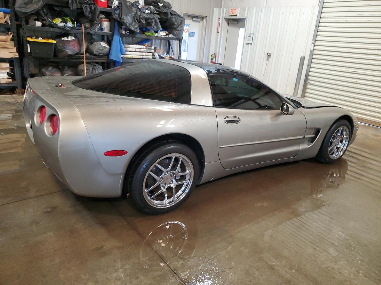 2000 Chevrolet Corvette Silver vin: 1G1YY22G1Y5111312 Damage: Right Rocker Panel Molding, Multiple Scratches Heavy, 2