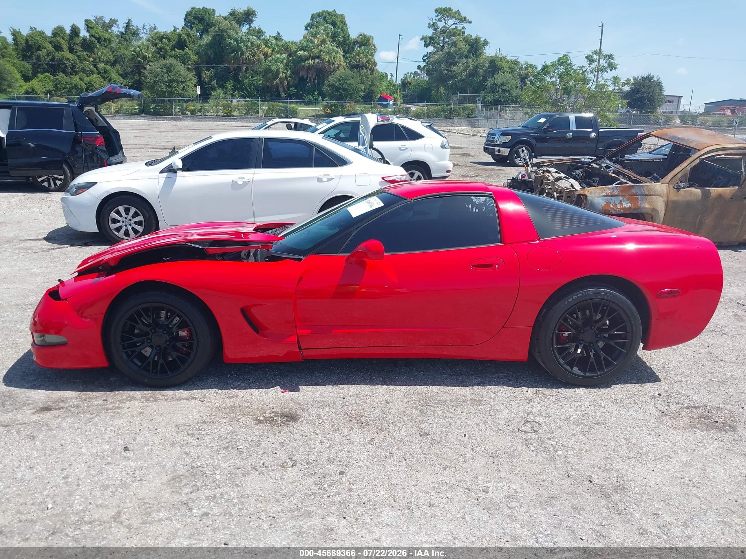 2002 Chevrolet Corvette   Red vin: 1G1YY22G325120617