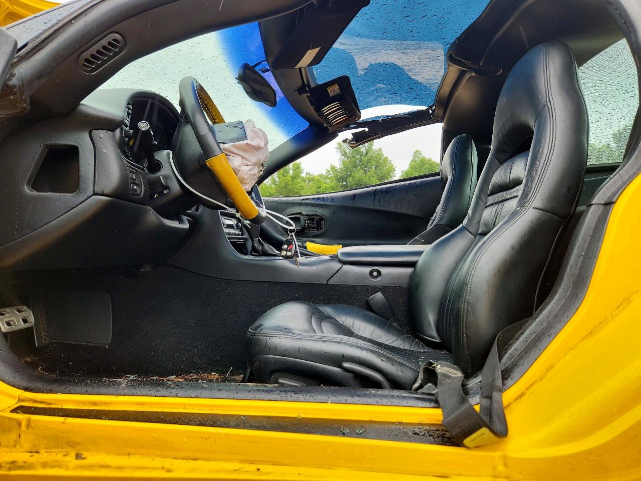 2003 Chevrolet Corvette Yellow vin: 1G1YY22G335112969