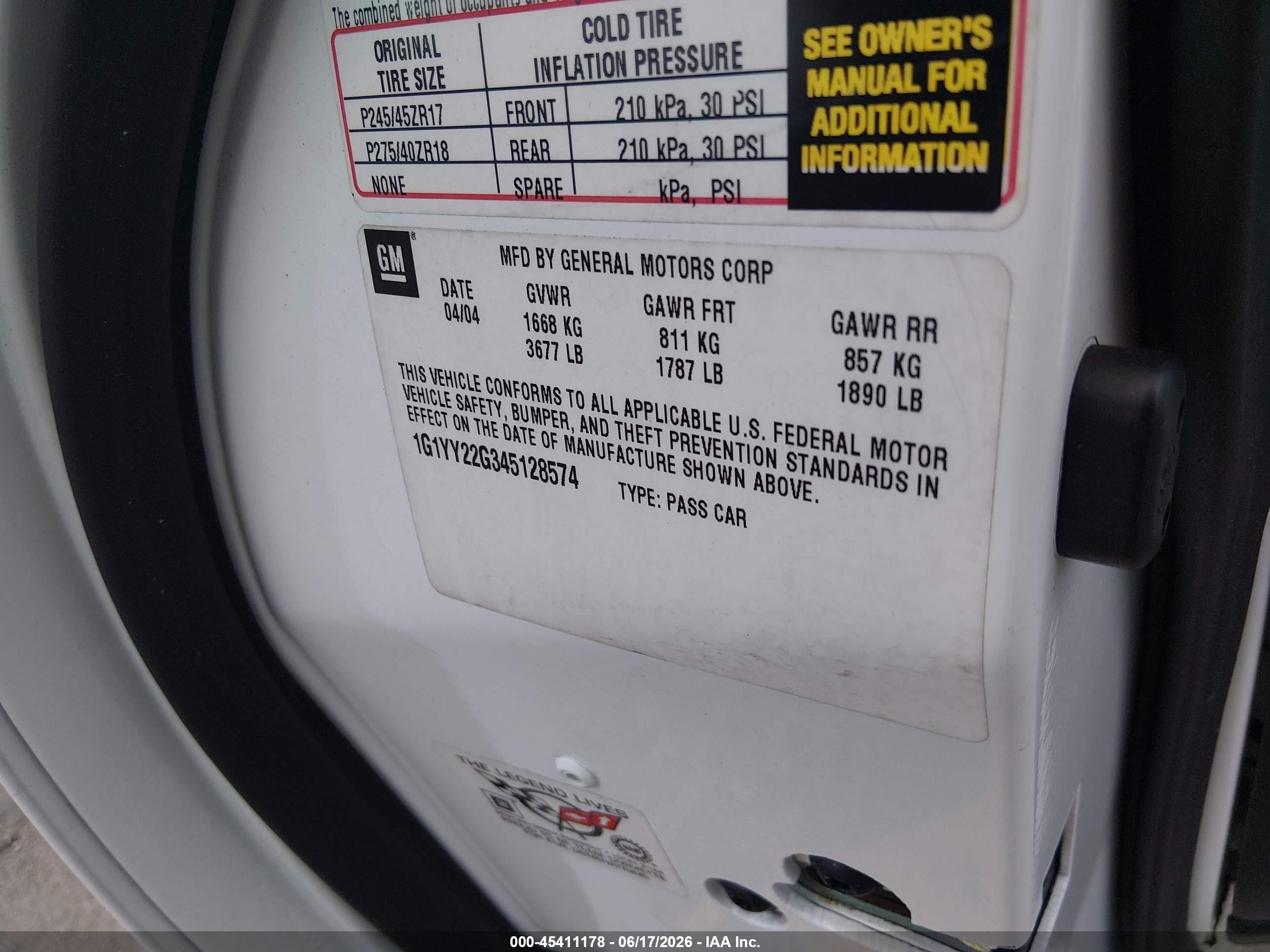 2004 Chevrolet Corvette   White vin: 1G1YY22G345128574