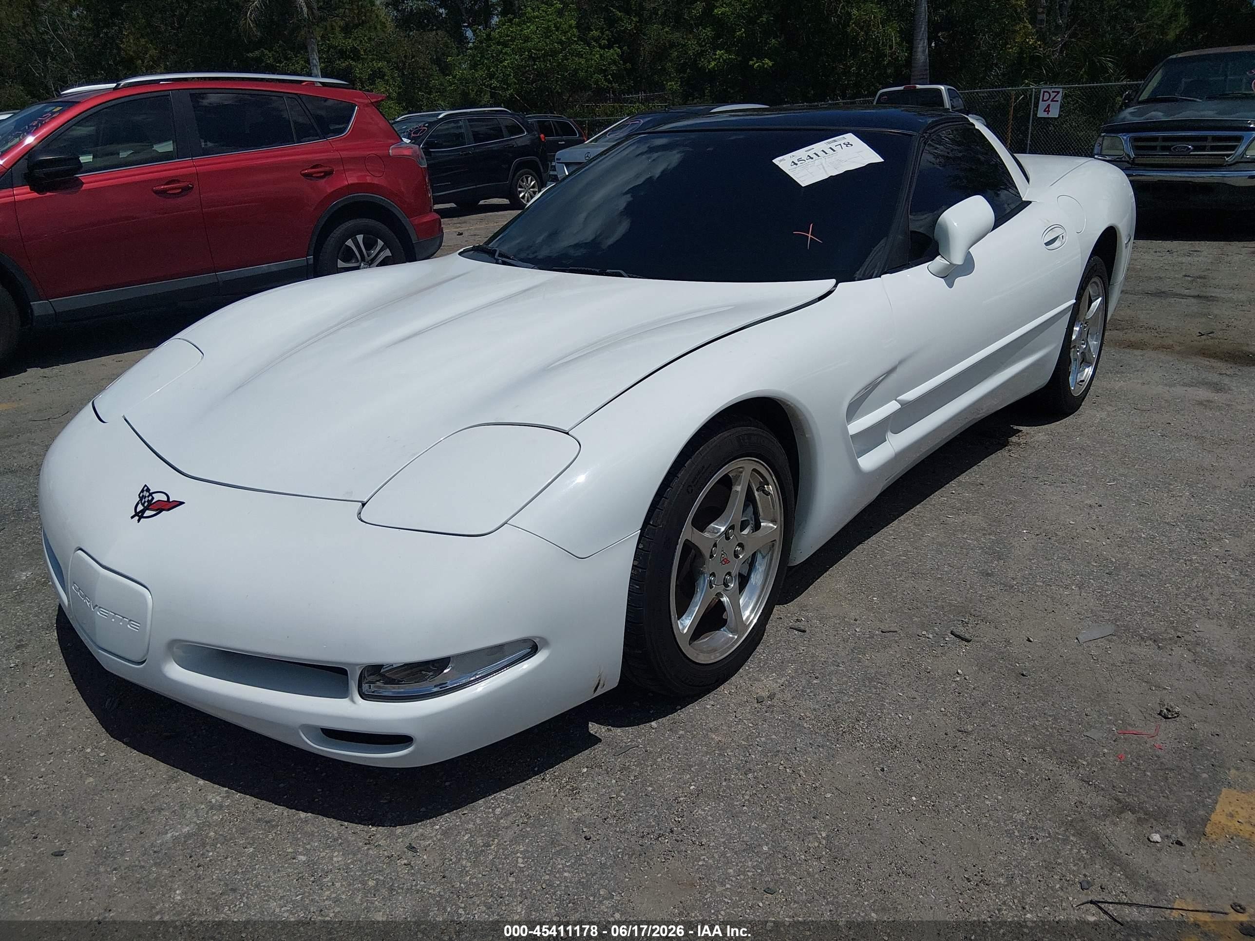 2004 Chevrolet Corvette   White vin: 1G1YY22G345128574