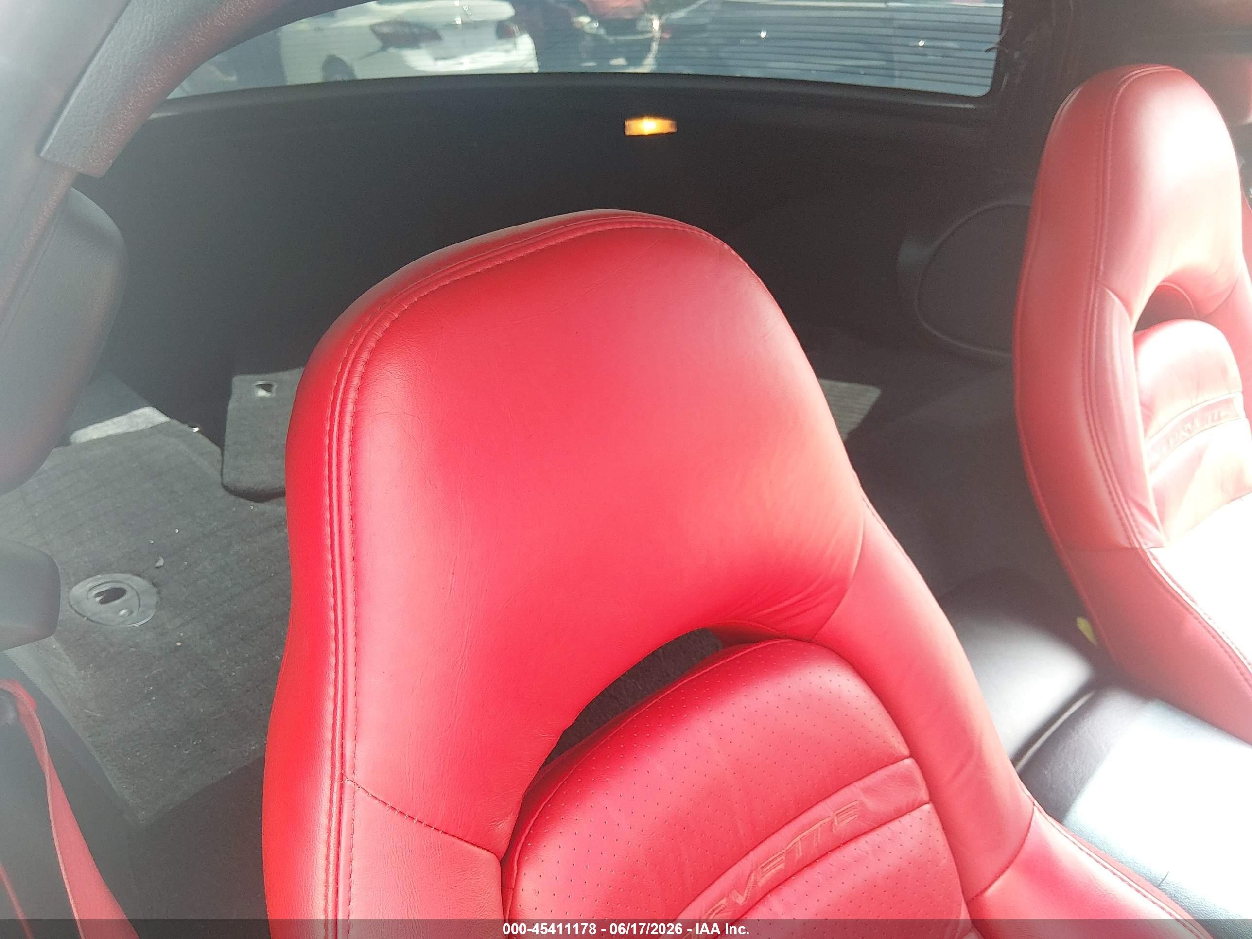 2004 Chevrolet Corvette   White vin: 1G1YY22G345128574