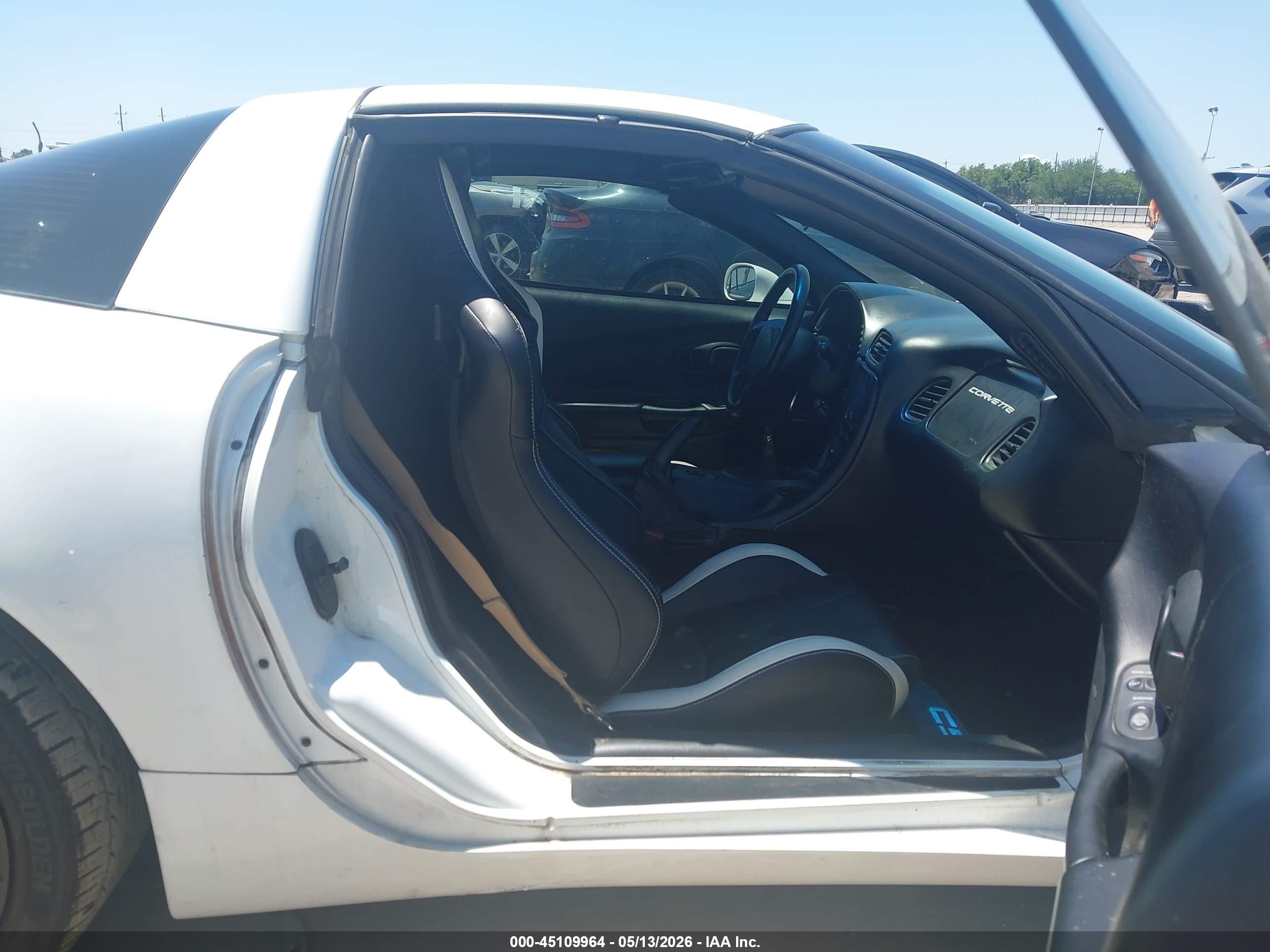1999 Chevrolet Corvette Белый vin: 1G1YY22G3X5104702