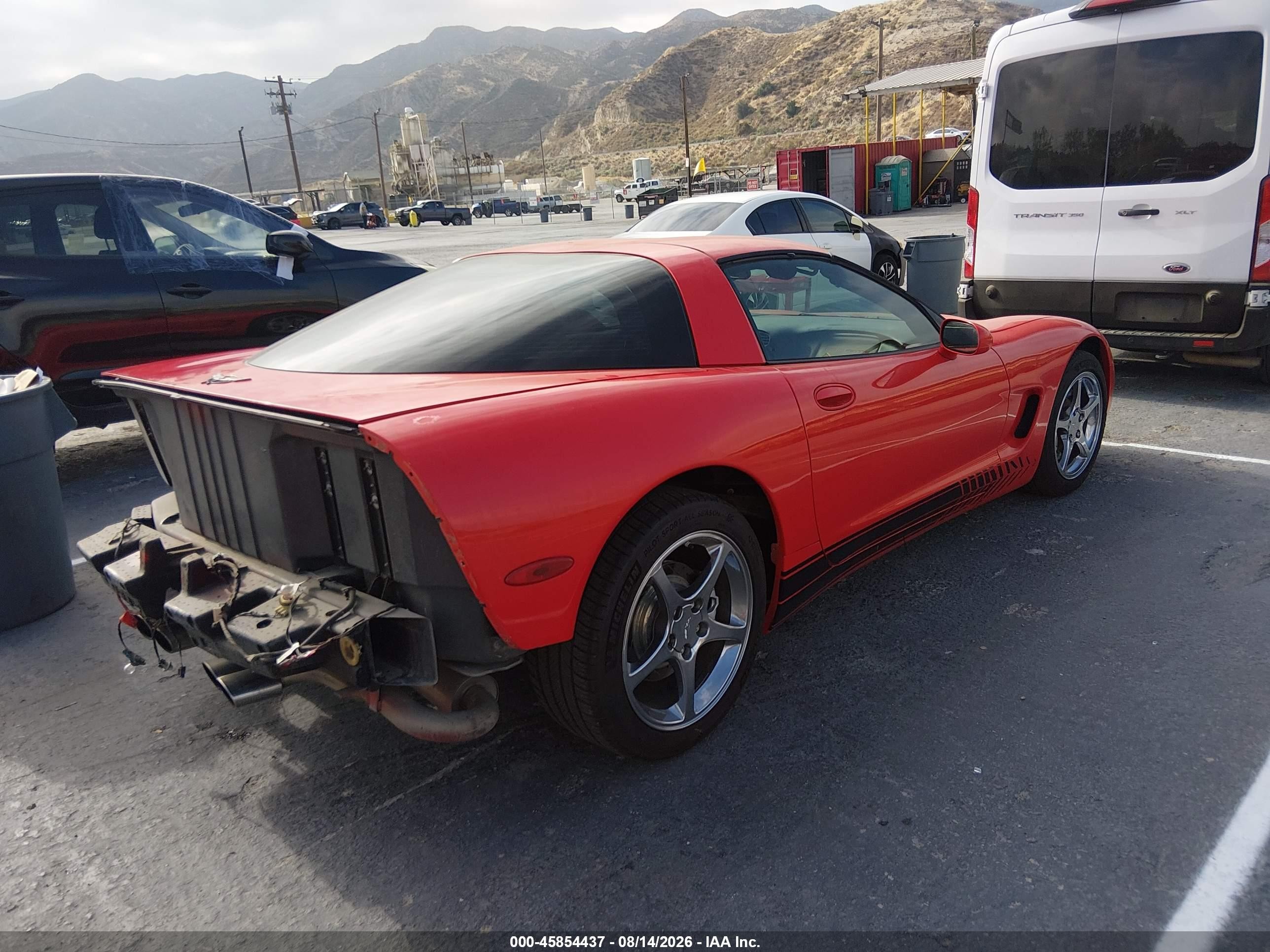 2002 Chevrolet Corvette   Red vin: 1G1YY22G425105933